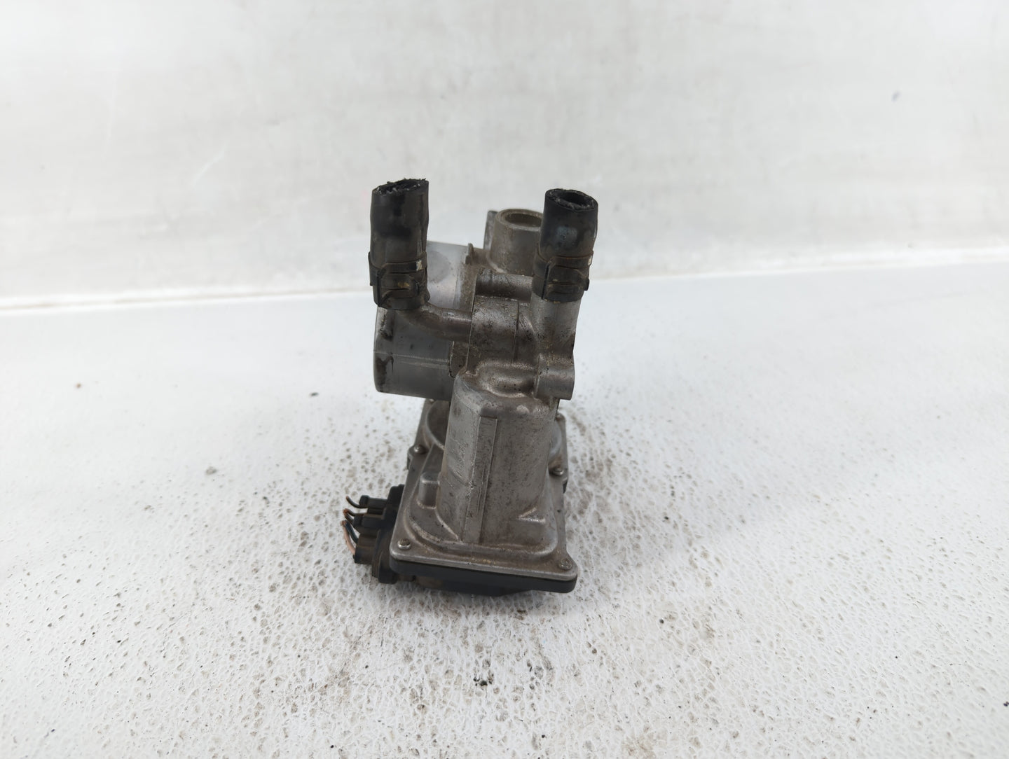 2012-2019 Kia Soul Throttle Body P/N:35100-2E000 35100-2B300 Fits Fits 2012 2013 2014 2015 2016 2017 2018 2019 OEM Used Auto
