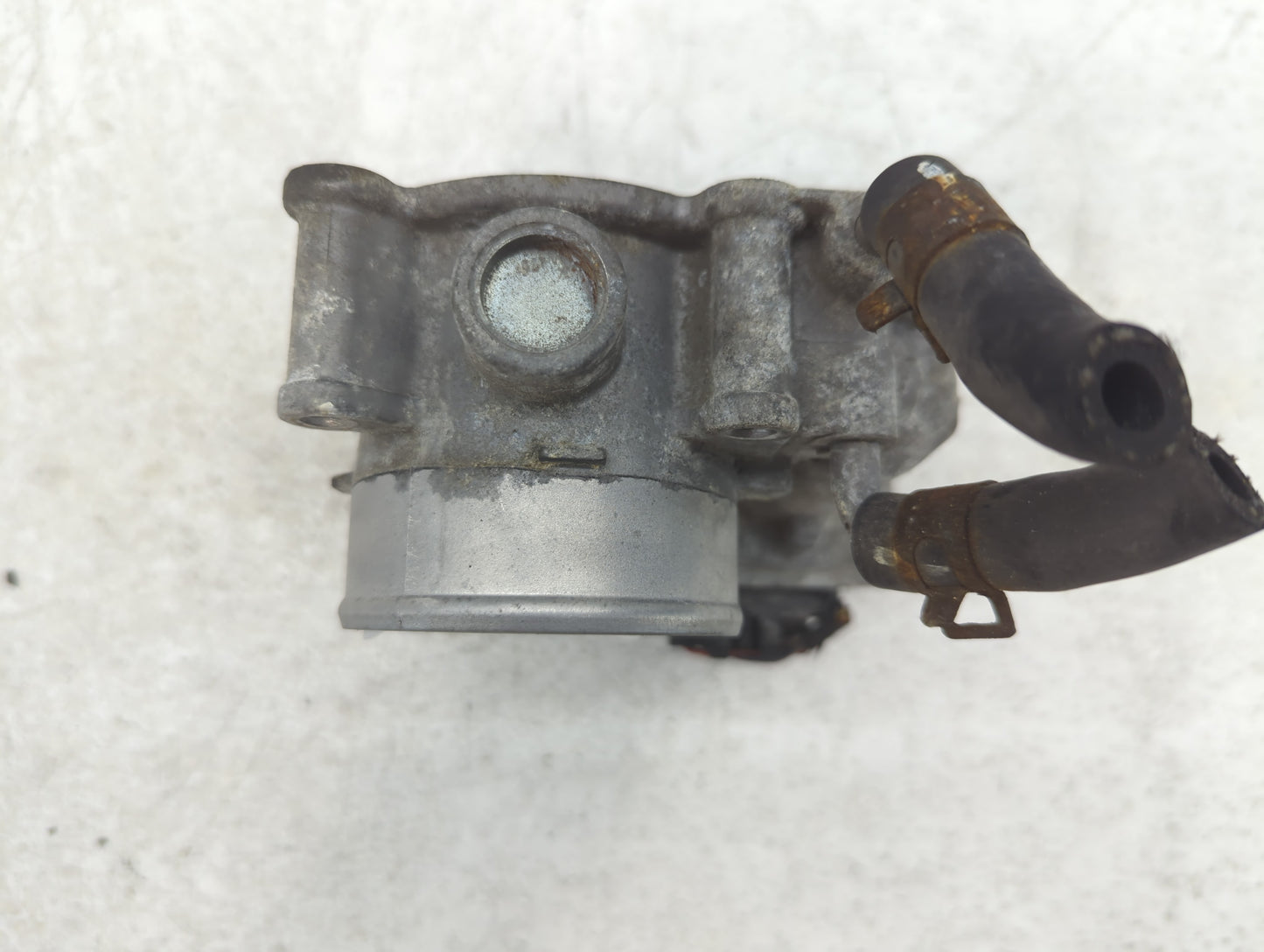 2012-2013 Kia Soul Throttle Body P/N:35100-2E000 Fits Fits 2012 2013 2014 2015 2016 2018 2019 2020 2021 OEM Used Auto Parts 