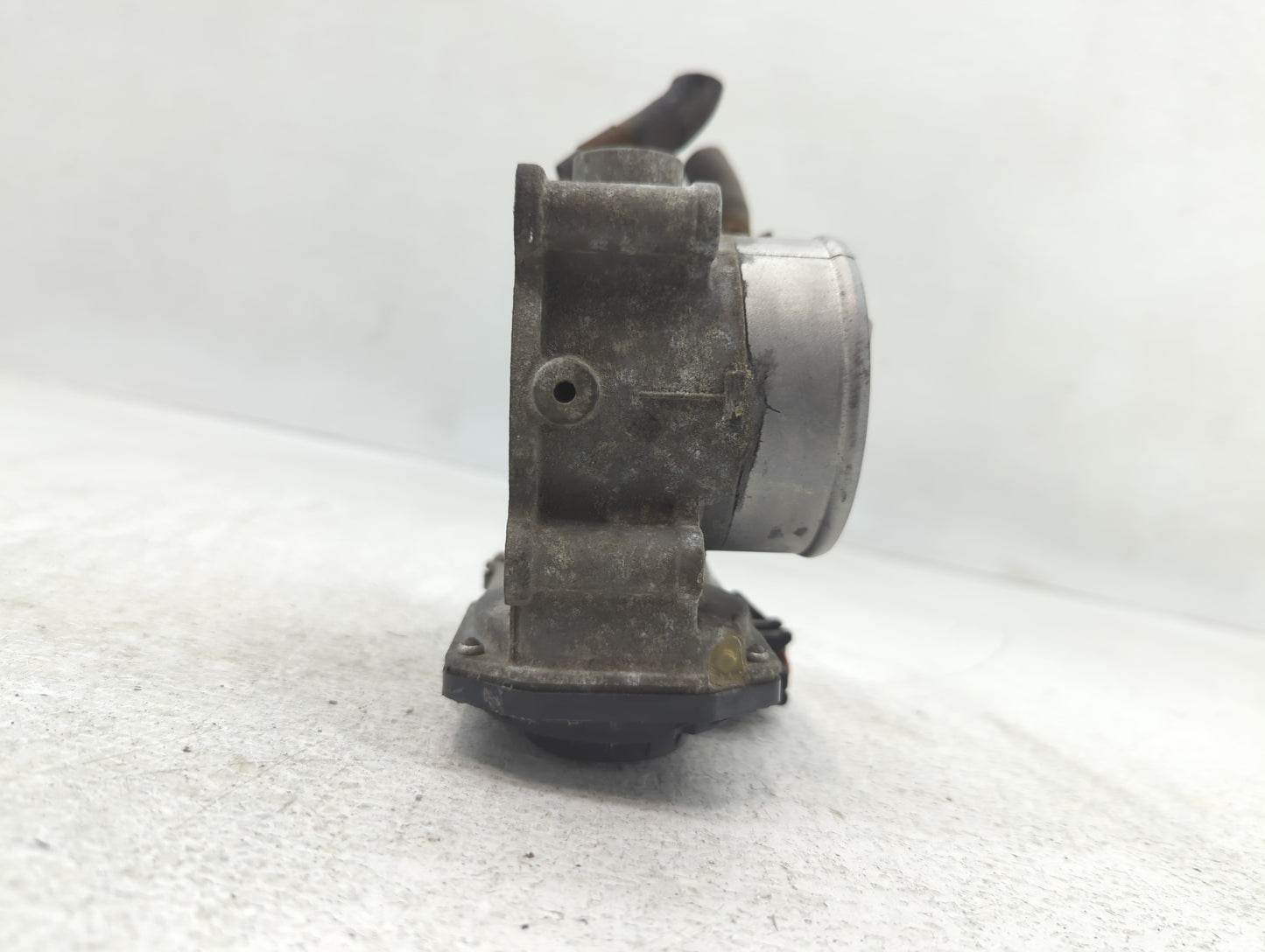 2012-2013 Kia Soul Throttle Body P/N:35100-2E000 Fits Fits 2012 2013 2014 2015 2016 2018 2019 2020 2021 OEM Used Auto Parts 
