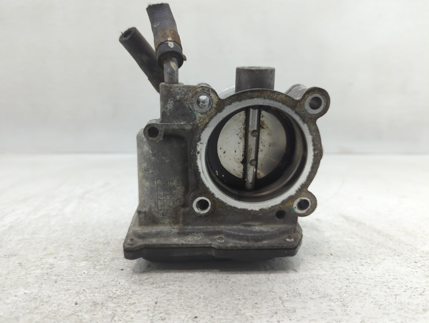 2012-2013 Kia Soul Throttle Body P/N:35100-2E000 Fits Fits 2012 2013 2014 2015 2016 2018 2019 2020 2021 OEM Used Auto Parts 