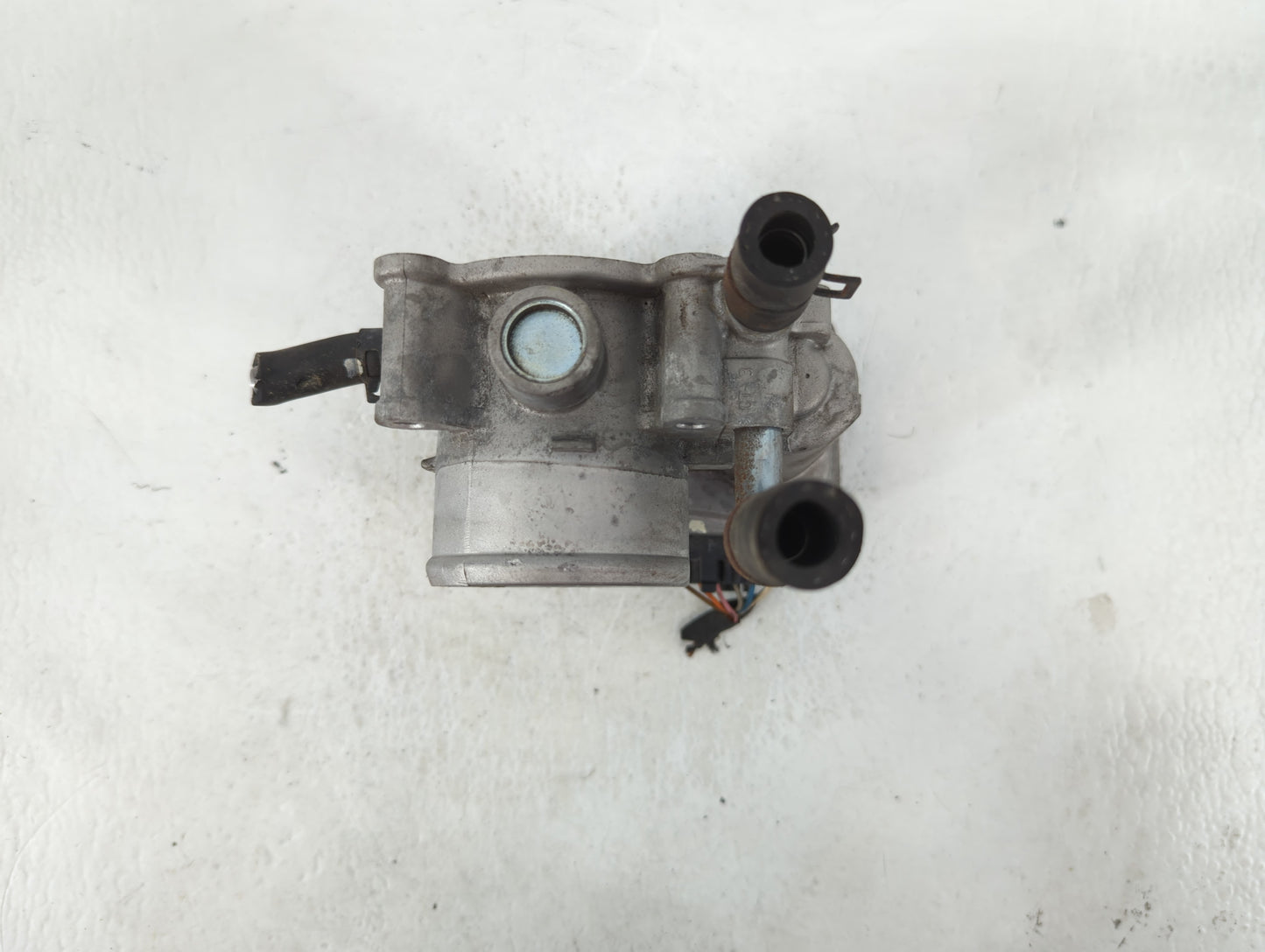 2012-2019 Kia Soul Throttle Body P/N:5301 12N16 35100-2B300 Fits Fits 2012 2013 2014 2015 2016 2017 2018 2019 OEM Used Auto 