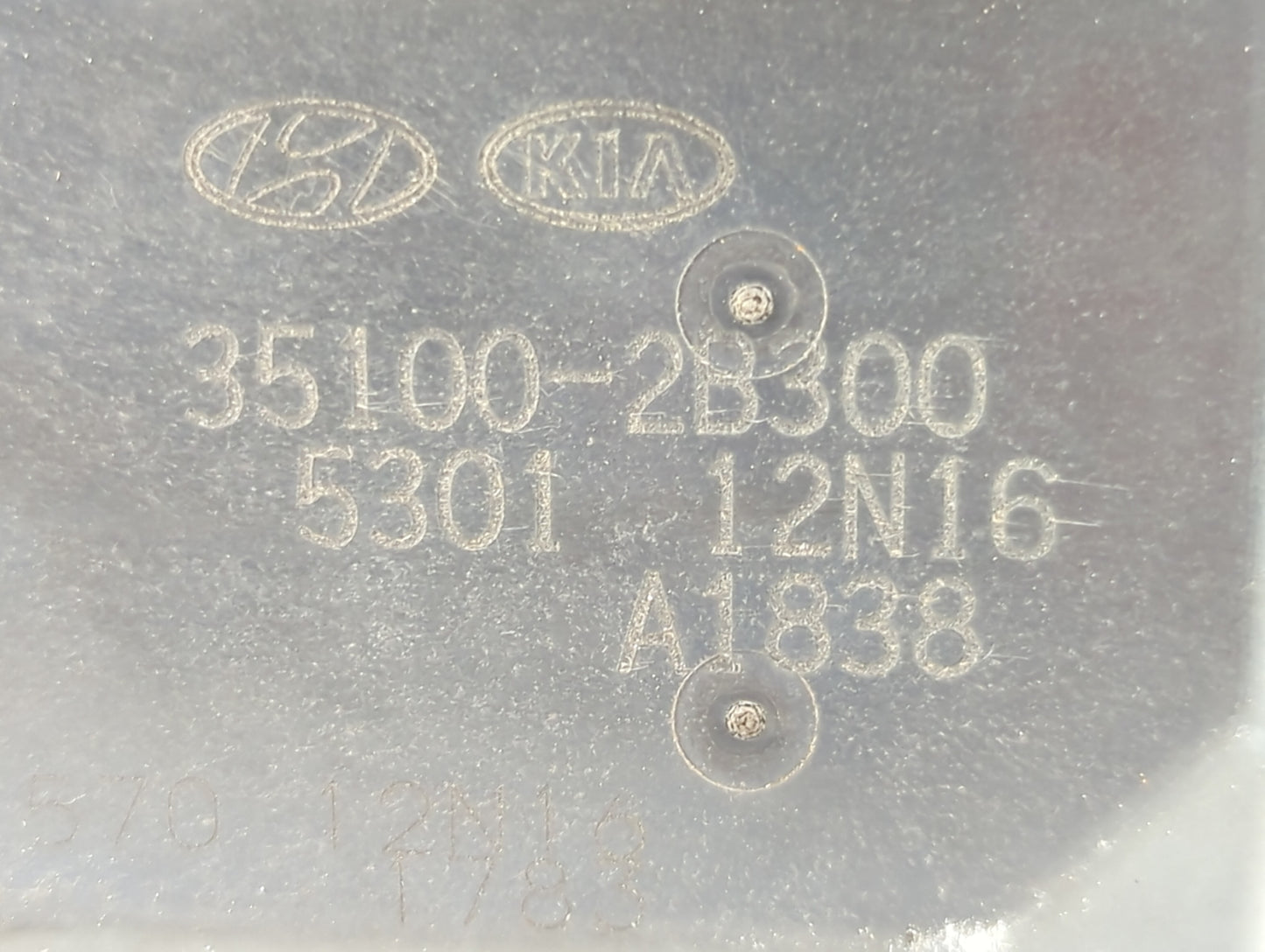 2012-2019 Kia Soul Throttle Body P/N:5301 12N16 35100-2B300 Fits Fits 2012 2013 2014 2015 2016 2017 2018 2019 OEM Used Auto 