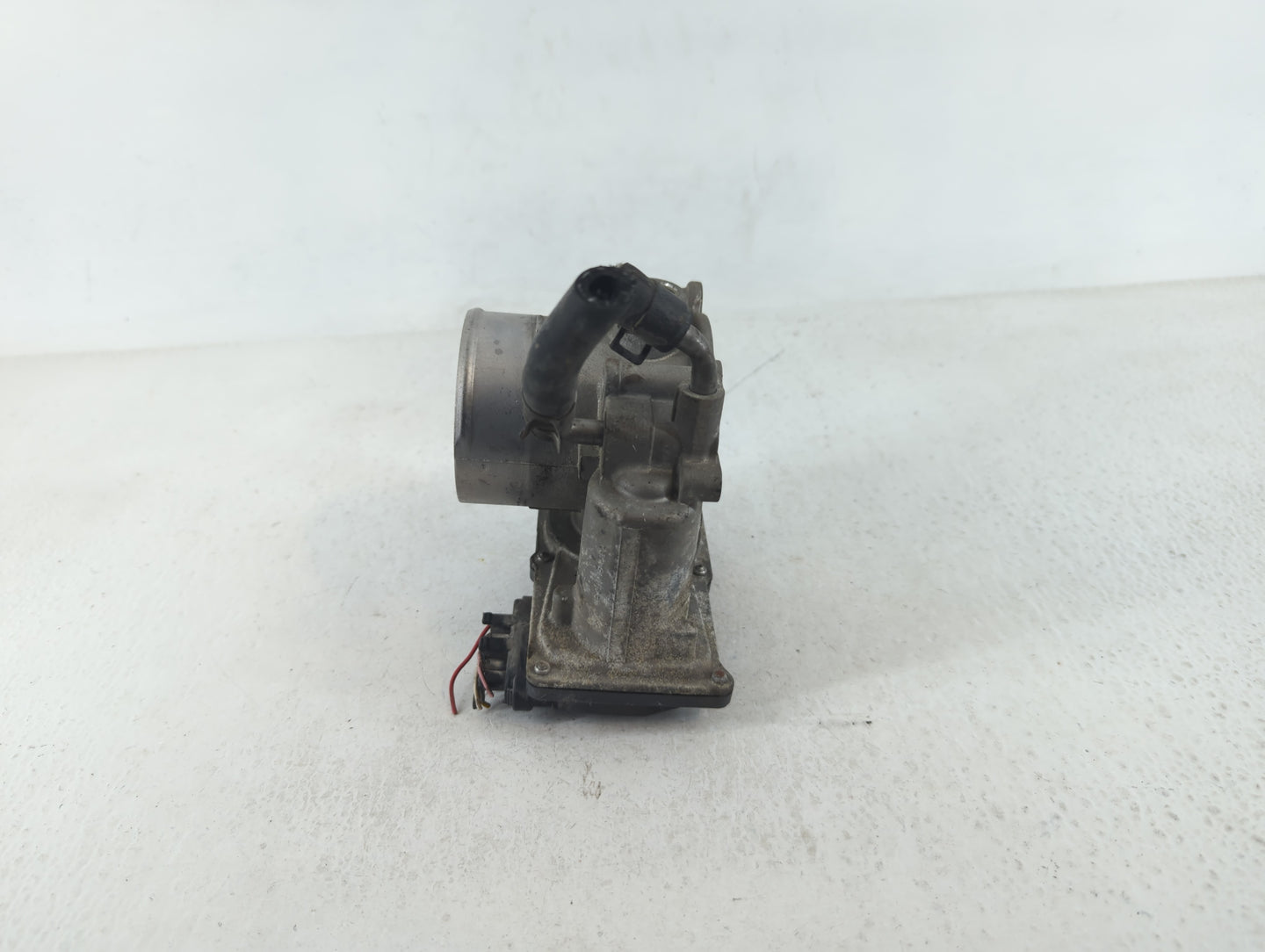 2012-2013 Kia Soul Throttle Body P/N:35100-2E400 Fits Fits 2012 2013 2014 2015 2016 2018 2019 2020 2021 OEM Used Auto Parts 
