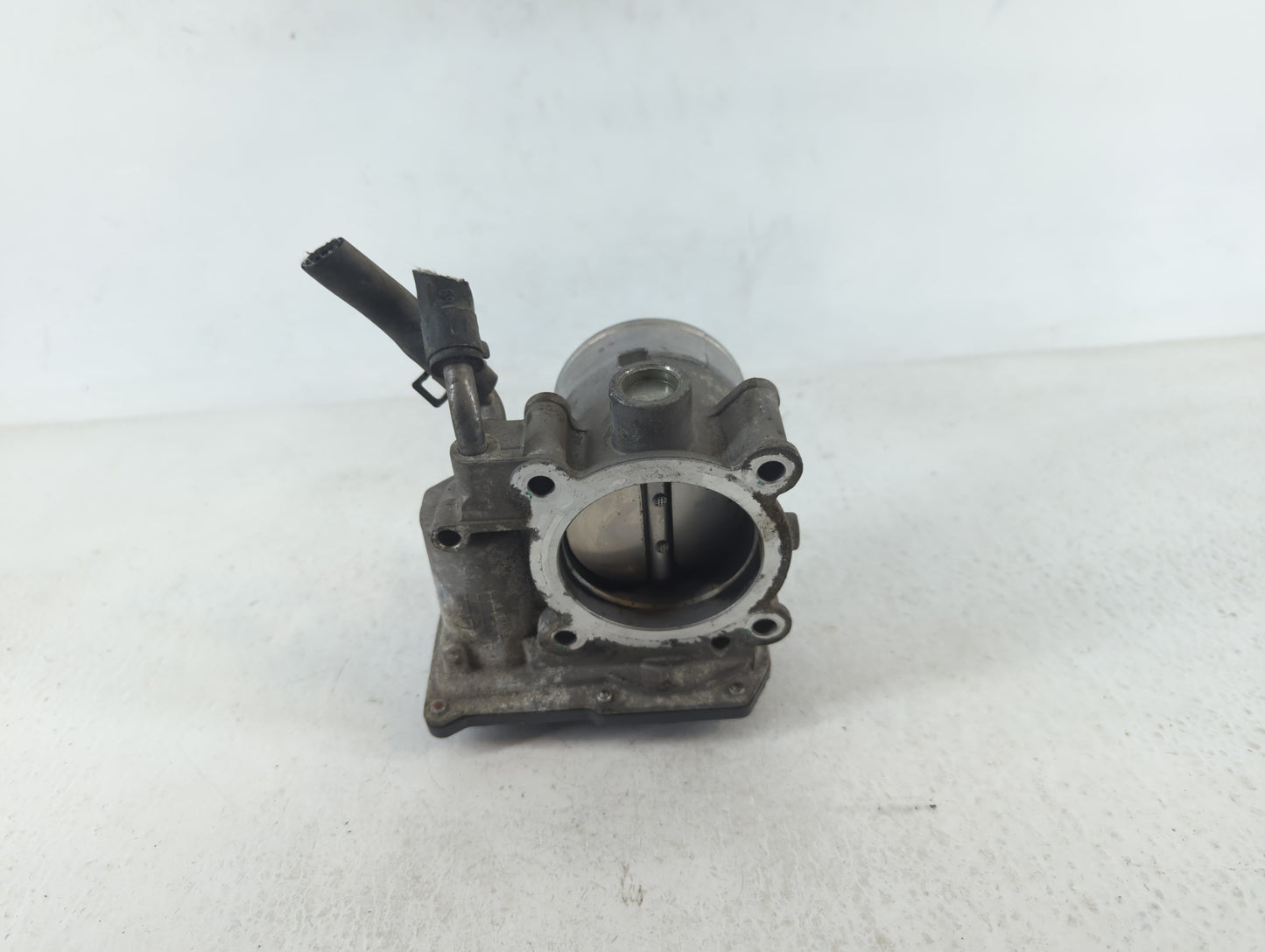 2012-2013 Kia Soul Throttle Body P/N:35100-2E400 Fits Fits 2012 2013 2014 2015 2016 2018 2019 2020 2021 OEM Used Auto Parts 