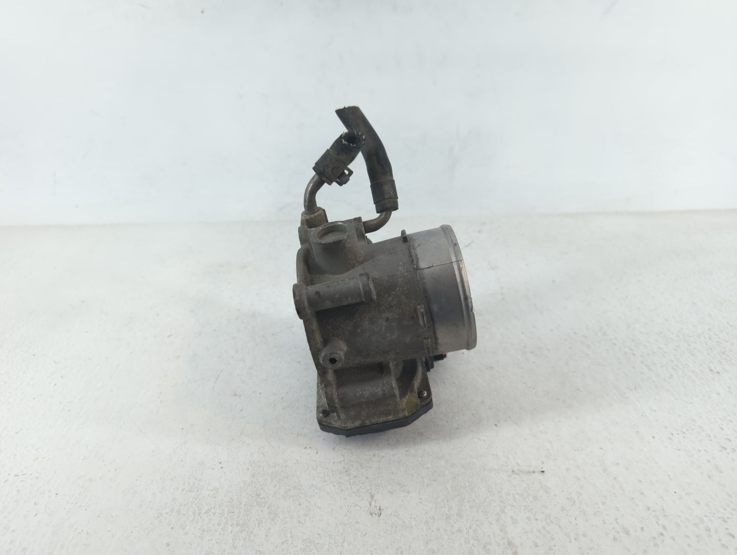 2012-2013 Kia Soul Throttle Body P/N:35100-2E400 Fits Fits 2012 2013 2014 2015 2016 2018 2019 2020 2021 OEM Used Auto Parts 
