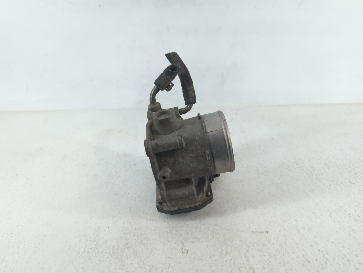 2012-2013 Kia Soul Throttle Body P/N:35100-2E400 Fits Fits 2012 2013 2014 2015 2016 2018 2019 2020 2021 OEM Used Auto Parts 