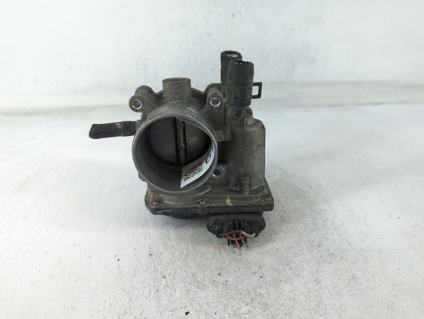 2012-2019 Kia Soul Throttle Body P/N:35100-2B300 Fits Fits 2012 2013 2014 2015 2016 2017 2018 2019 OEM Used Auto Parts - Oem