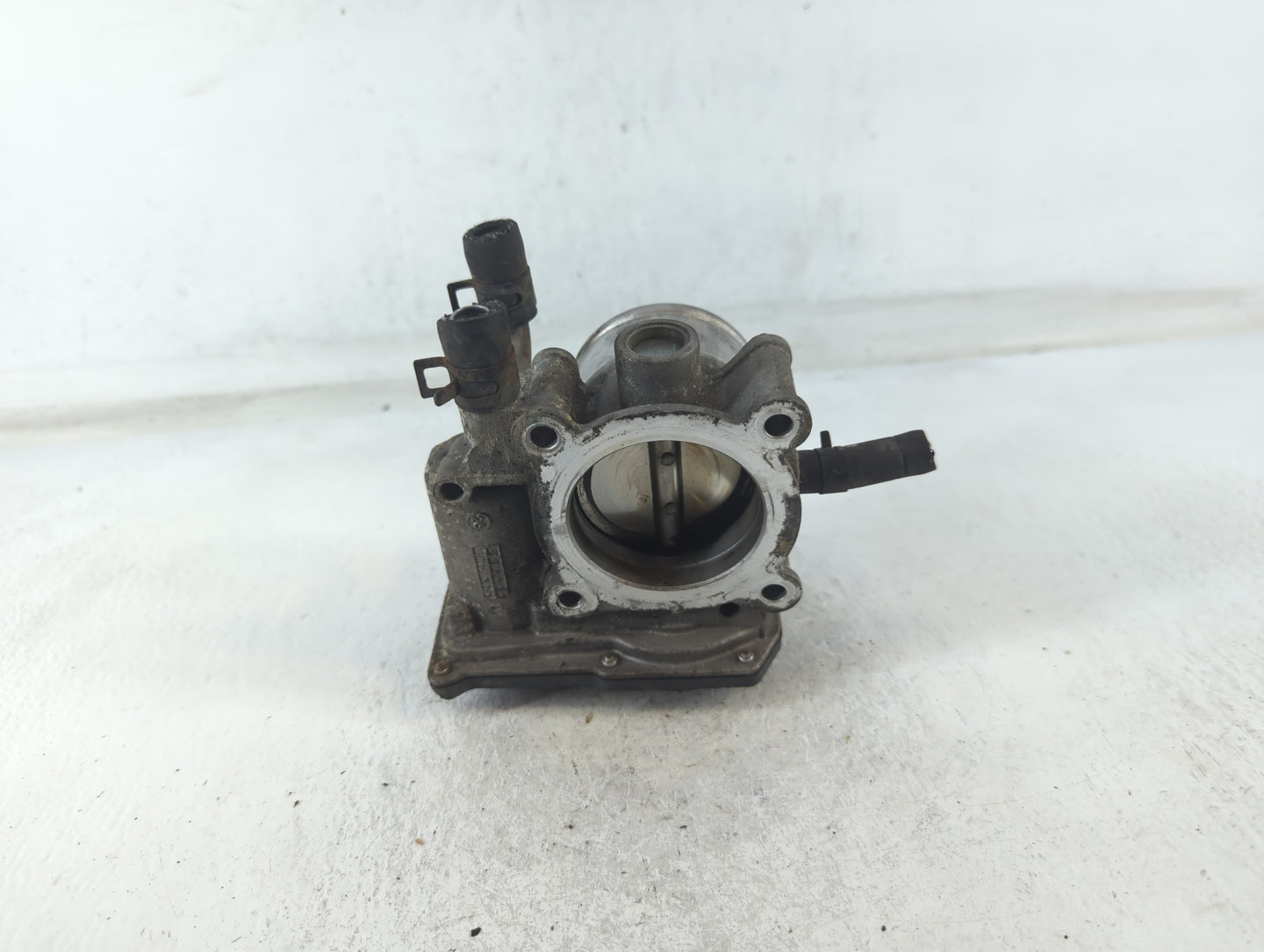 2012-2019 Kia Soul Throttle Body P/N:35100-2B300 Fits Fits 2012 2013 2014 2015 2016 2017 2018 2019 OEM Used Auto Parts - Oem