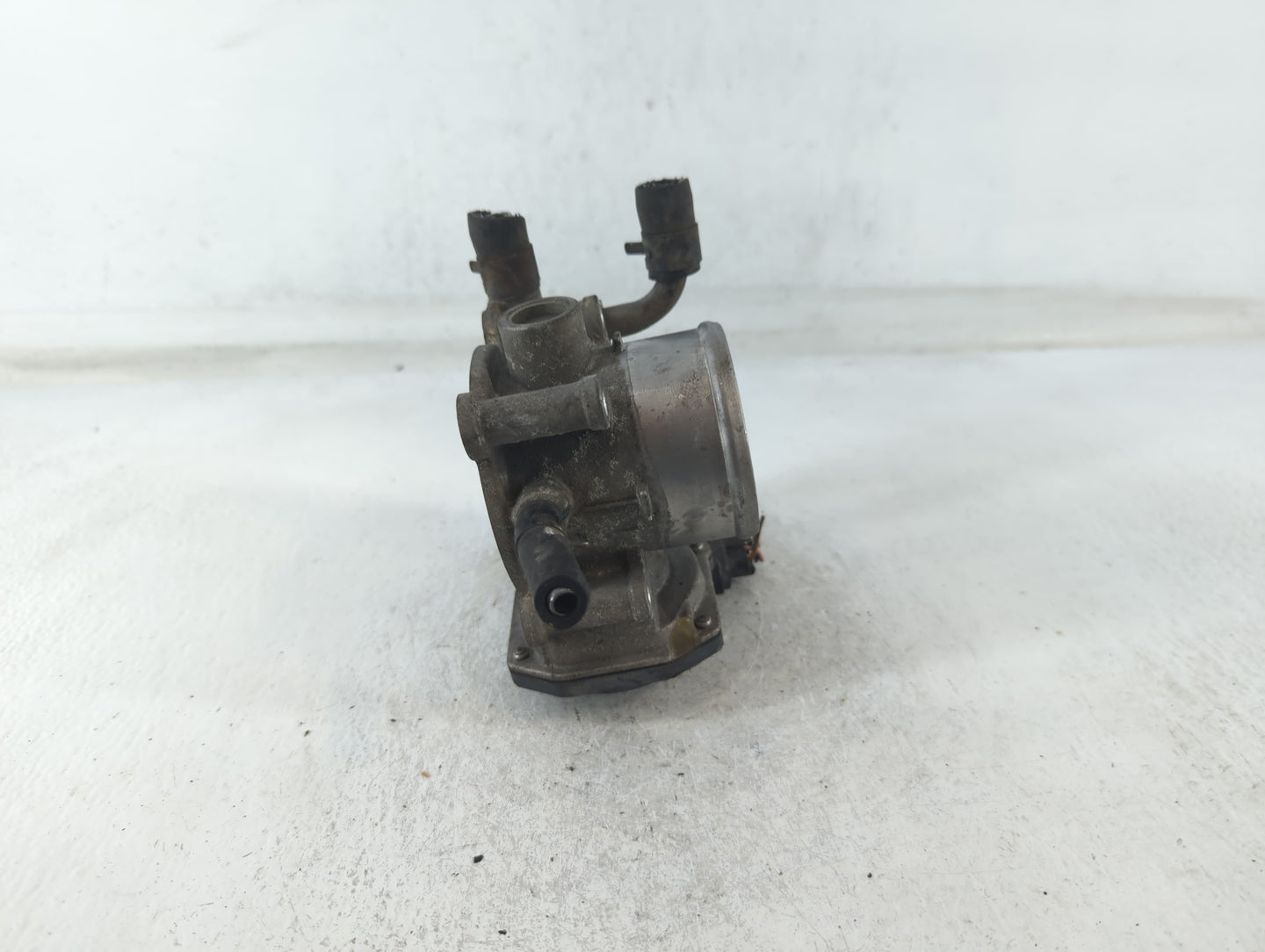 2012-2019 Kia Soul Throttle Body P/N:35100-2B300 Fits Fits 2012 2013 2014 2015 2016 2017 2018 2019 OEM Used Auto Parts - Oem
