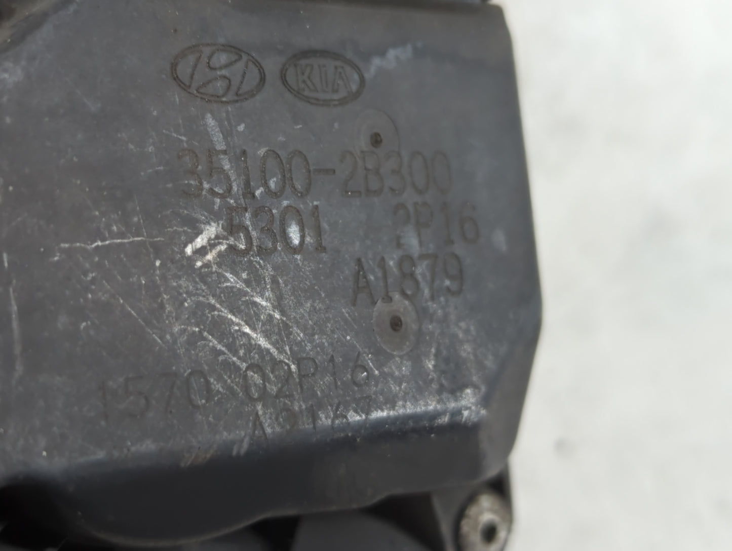 2012-2019 Kia Soul Throttle Body P/N:35100-2B300 Fits Fits 2012 2013 2014 2015 2016 2017 2018 2019 OEM Used Auto Parts - Oem