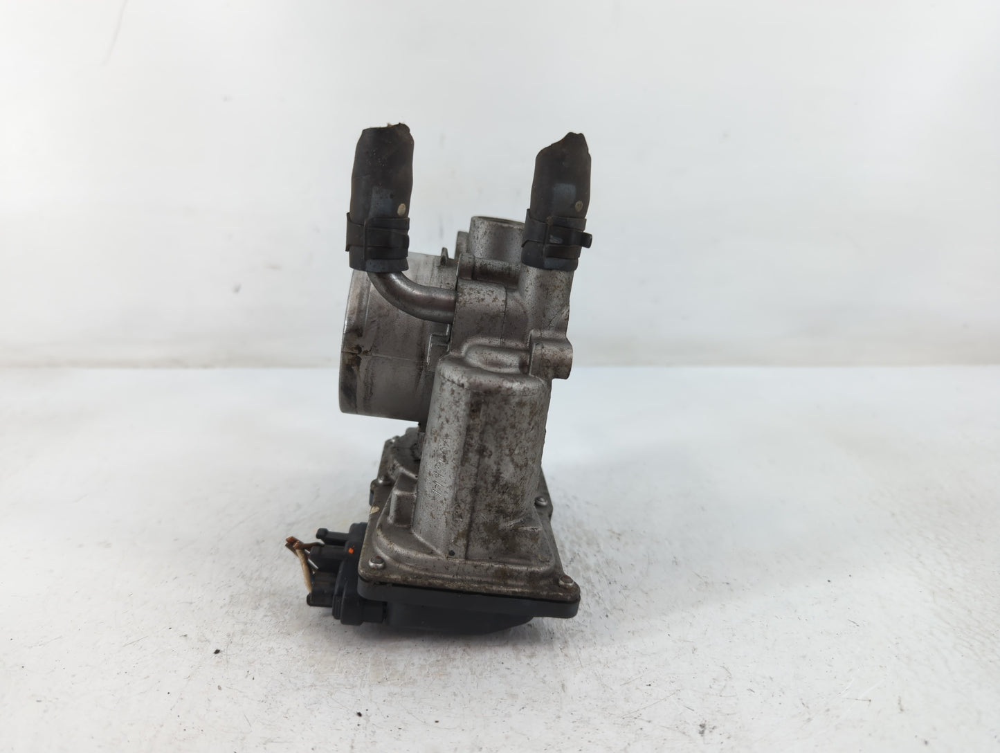 2012-2019 Kia Soul Throttle Body P/N:5301 12N10 35100-2B300 Fits Fits 2012 2013 2014 2015 2016 2017 2018 2019 OEM Used Auto 