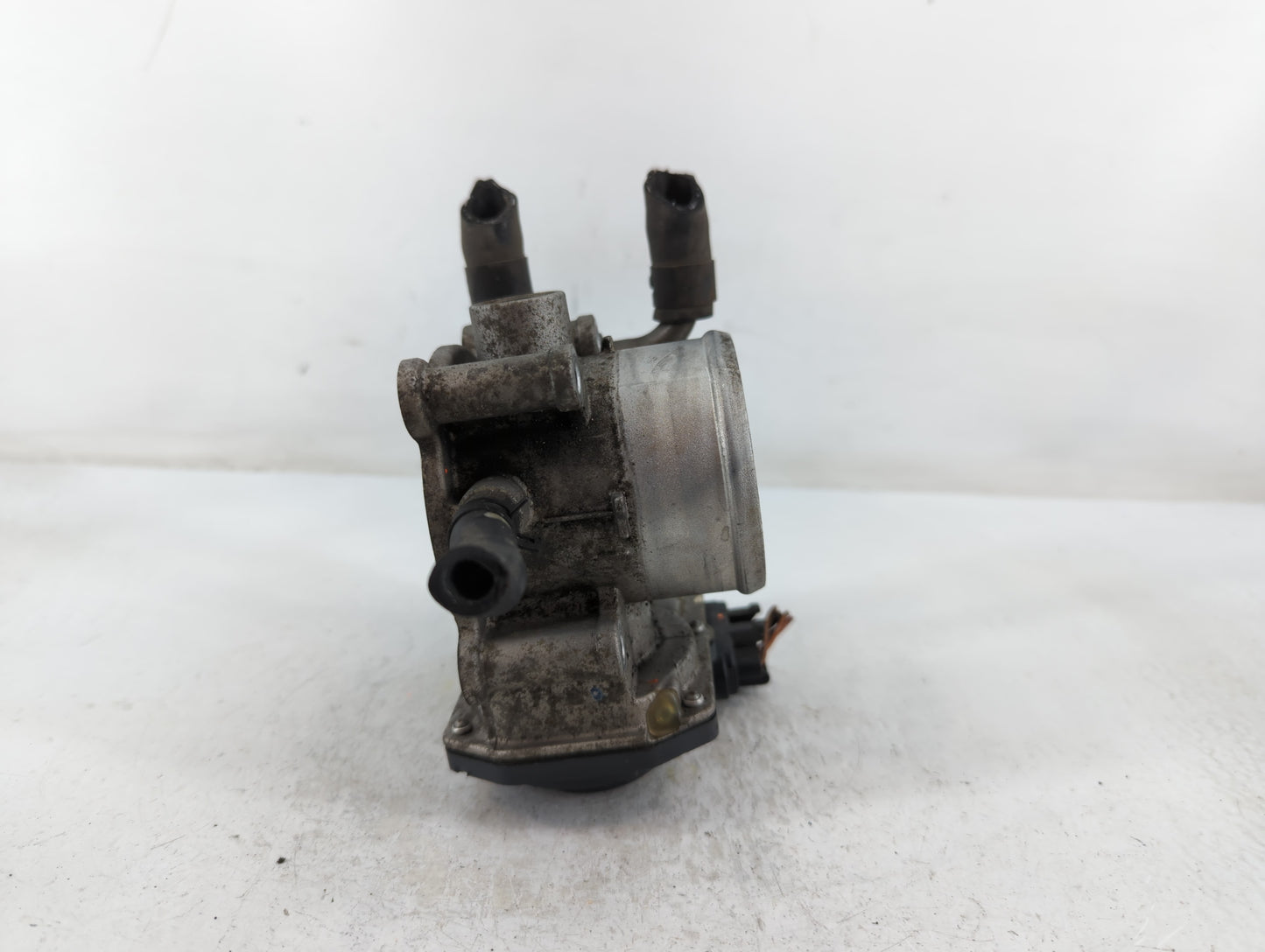 2012-2019 Kia Soul Throttle Body P/N:5301 12N10 35100-2B300 Fits Fits 2012 2013 2014 2015 2016 2017 2018 2019 OEM Used Auto 