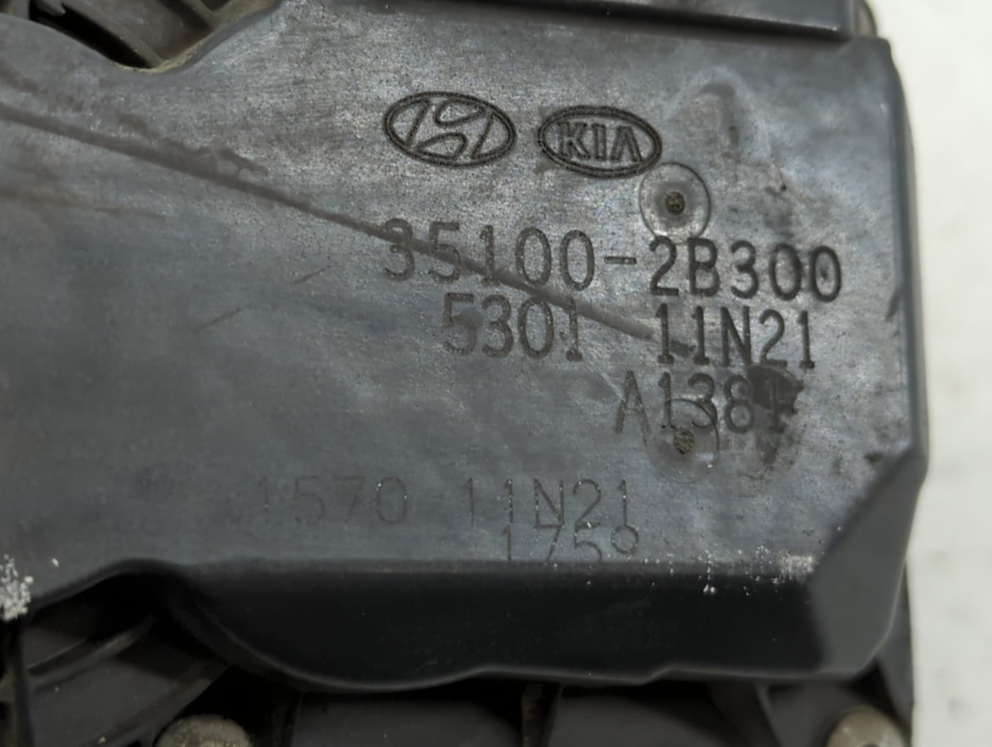 2012-2019 Kia Soul Throttle Body P/N:35100-2B300 Fits Fits 2012 2013 2014 2015 2016 2017 2018 2019 OEM Used Auto Parts - Oem