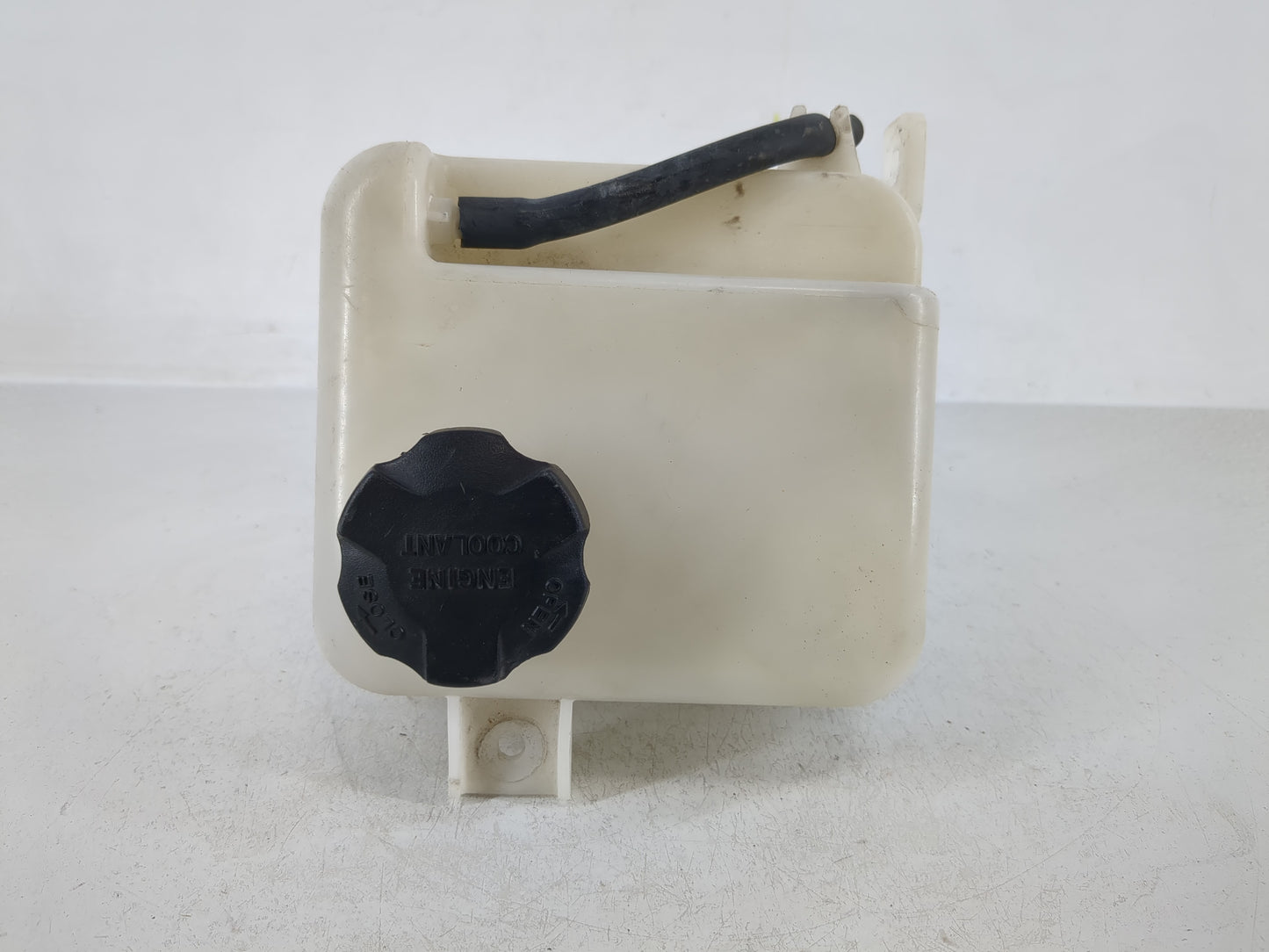 2011-2013 Kia Sportage Radiator Coolant Overflow Expansion Tank Bottle - Oemusedautoparts1.com