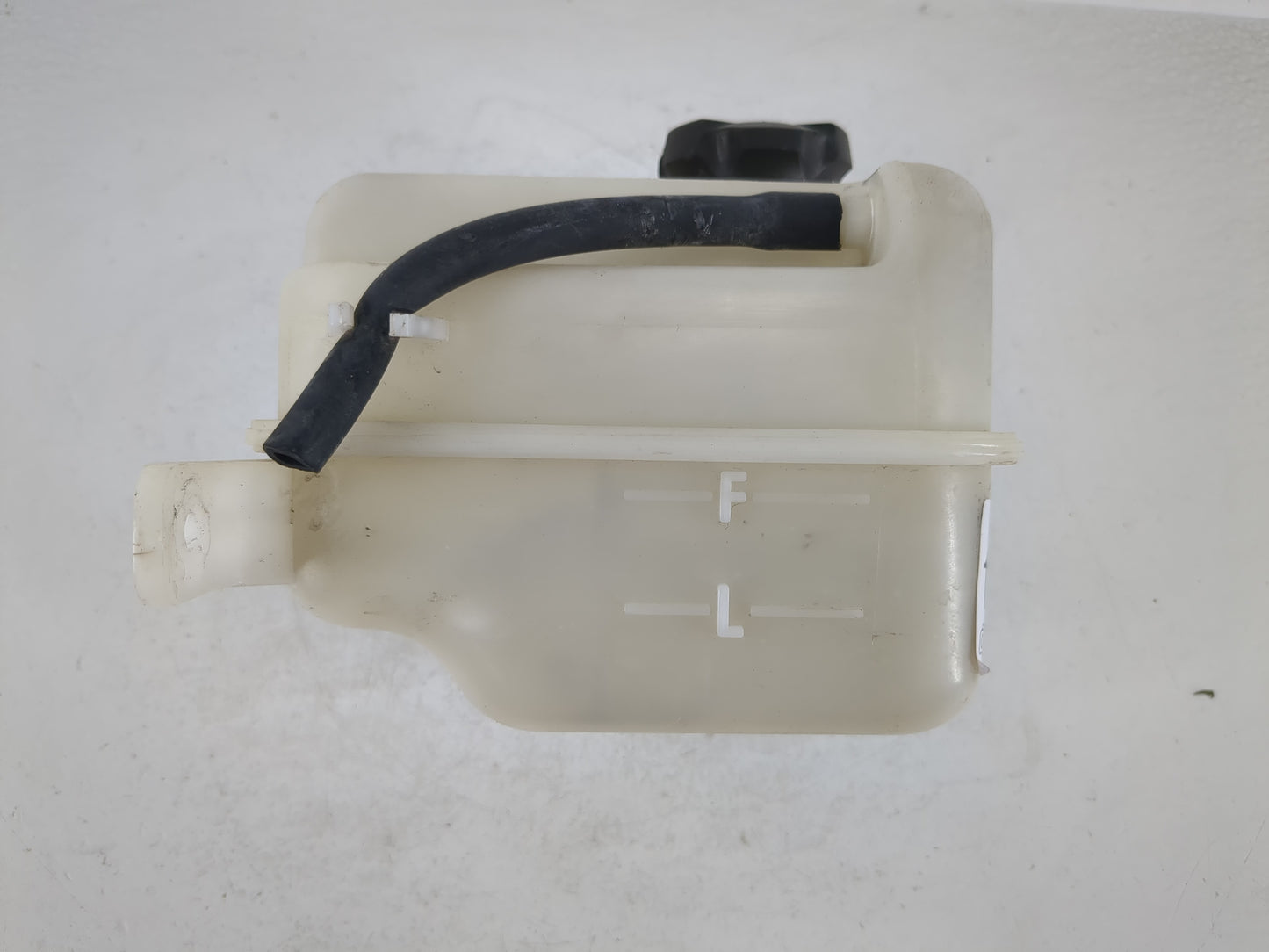 2011-2013 Kia Sportage Radiator Coolant Overflow Expansion Tank Bottle - Oemusedautoparts1.com