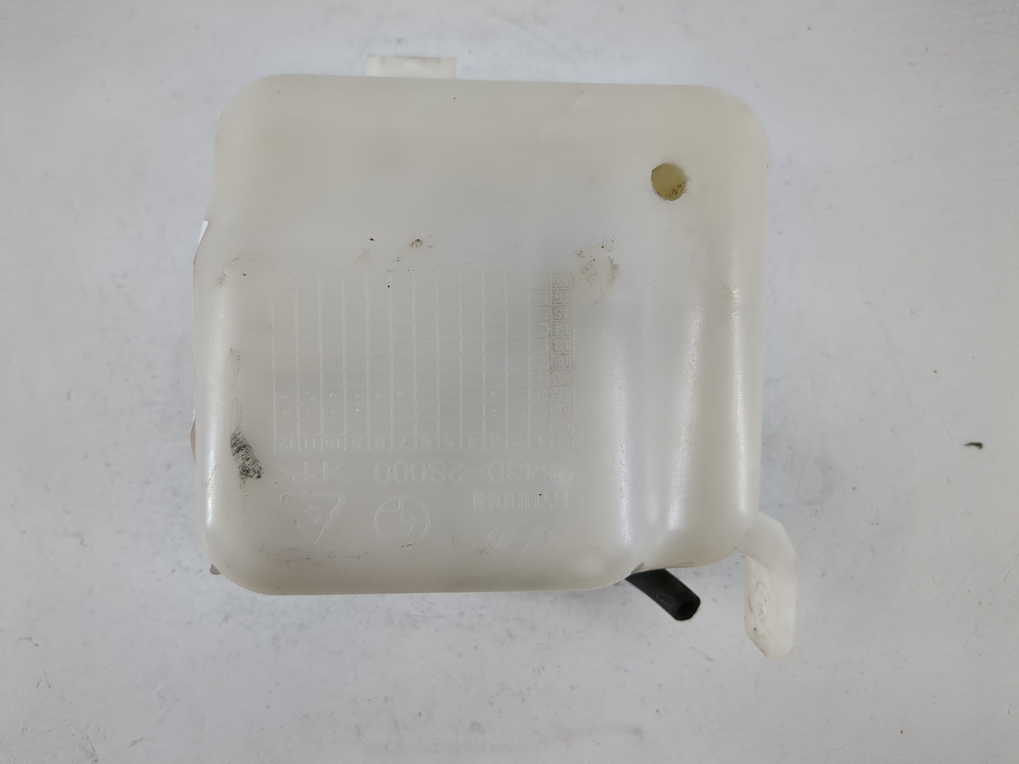 2011-2013 Kia Sportage Radiator Coolant Overflow Expansion Tank Bottle 1168113 - Oemusedautoparts1.com
