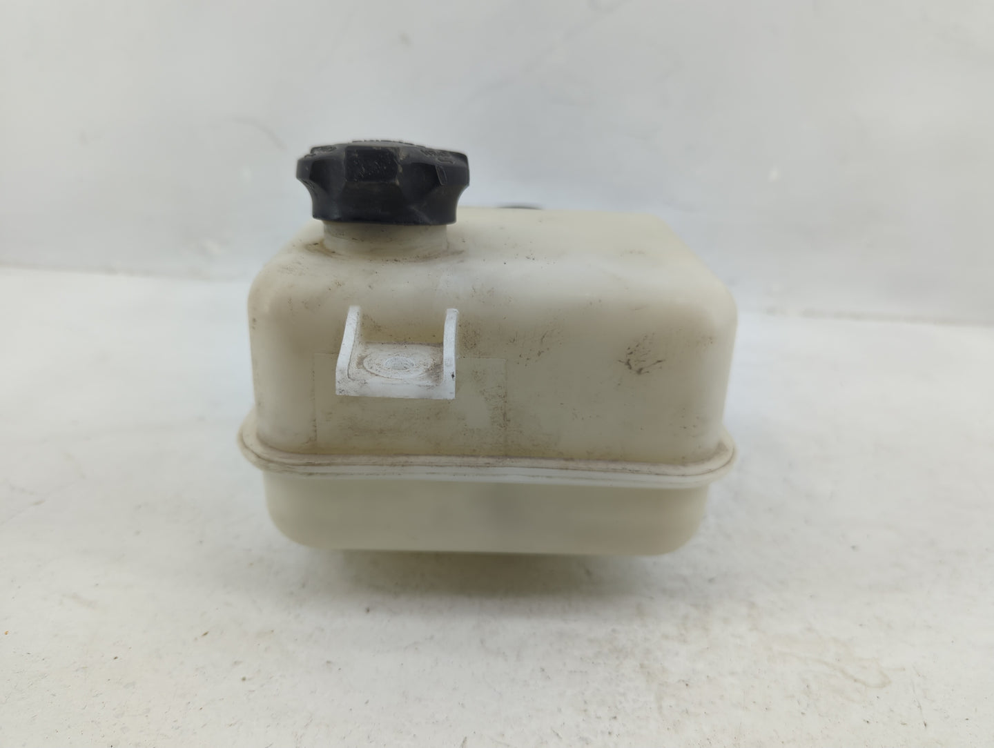 2011-2013 Kia Sportage Radiator Coolant Overflow Expansion Tank Bottle - Oemusedautoparts1.com