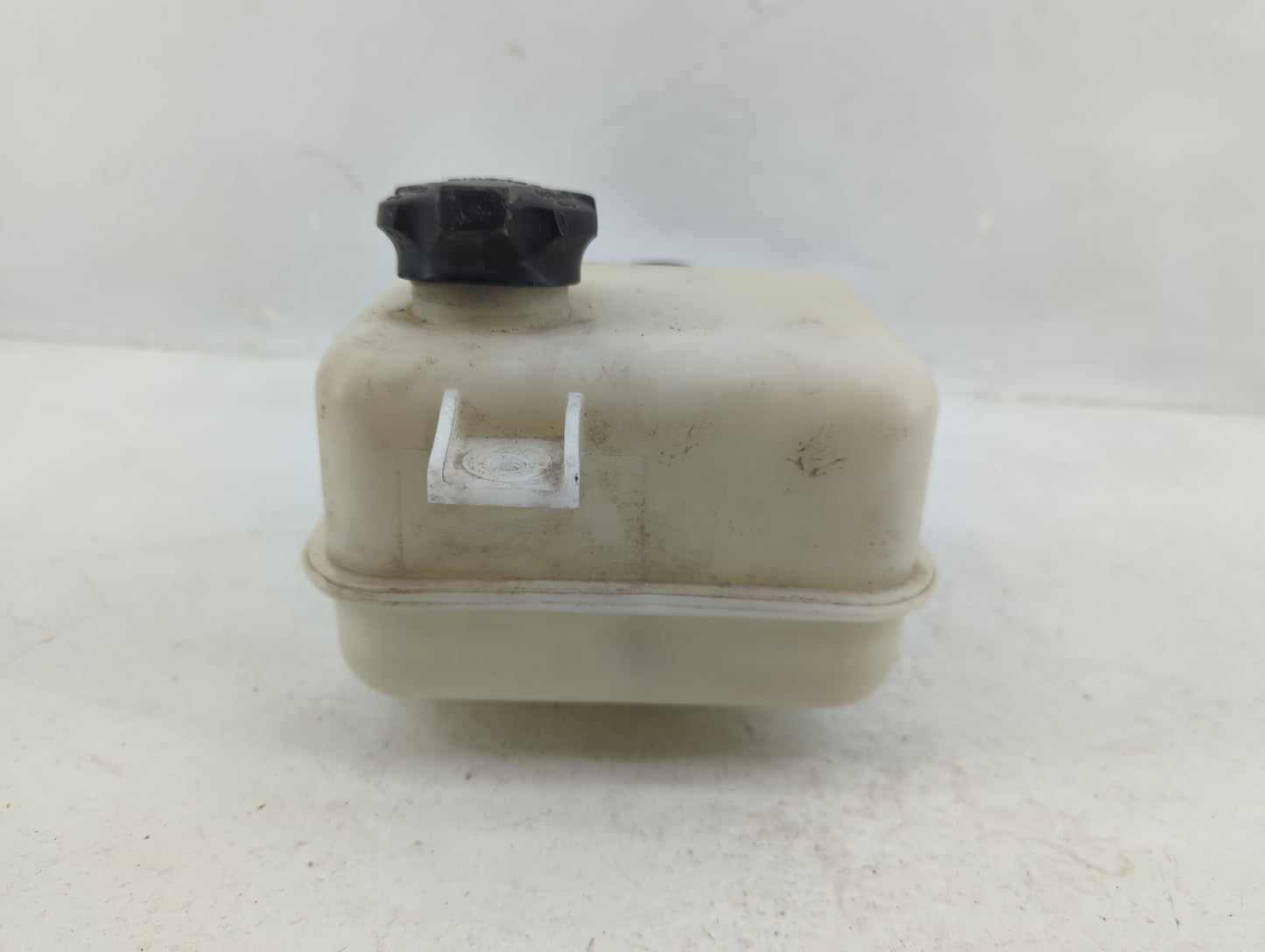 2011-2013 Kia Sportage Radiator Coolant Overflow Expansion Tank Bottle - Oemusedautoparts1.com