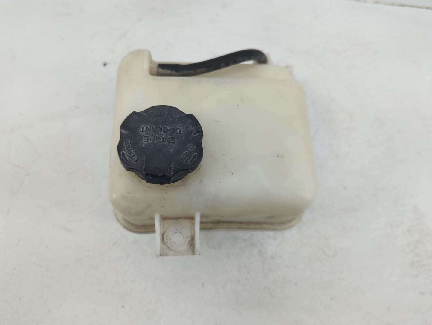 2011-2013 Kia Sportage Radiator Coolant Overflow Expansion Tank Bottle 1369272 - Oemusedautoparts1.com