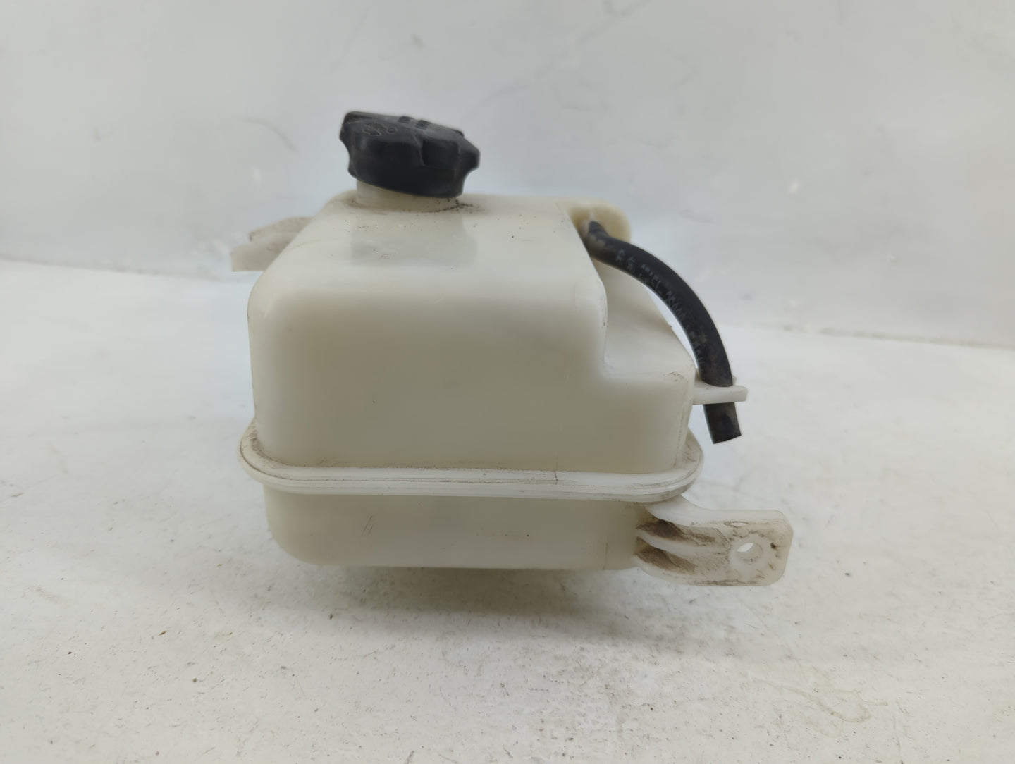 2011-2013 Kia Sportage Radiator Coolant Overflow Expansion Tank Bottle - Oemusedautoparts1.com