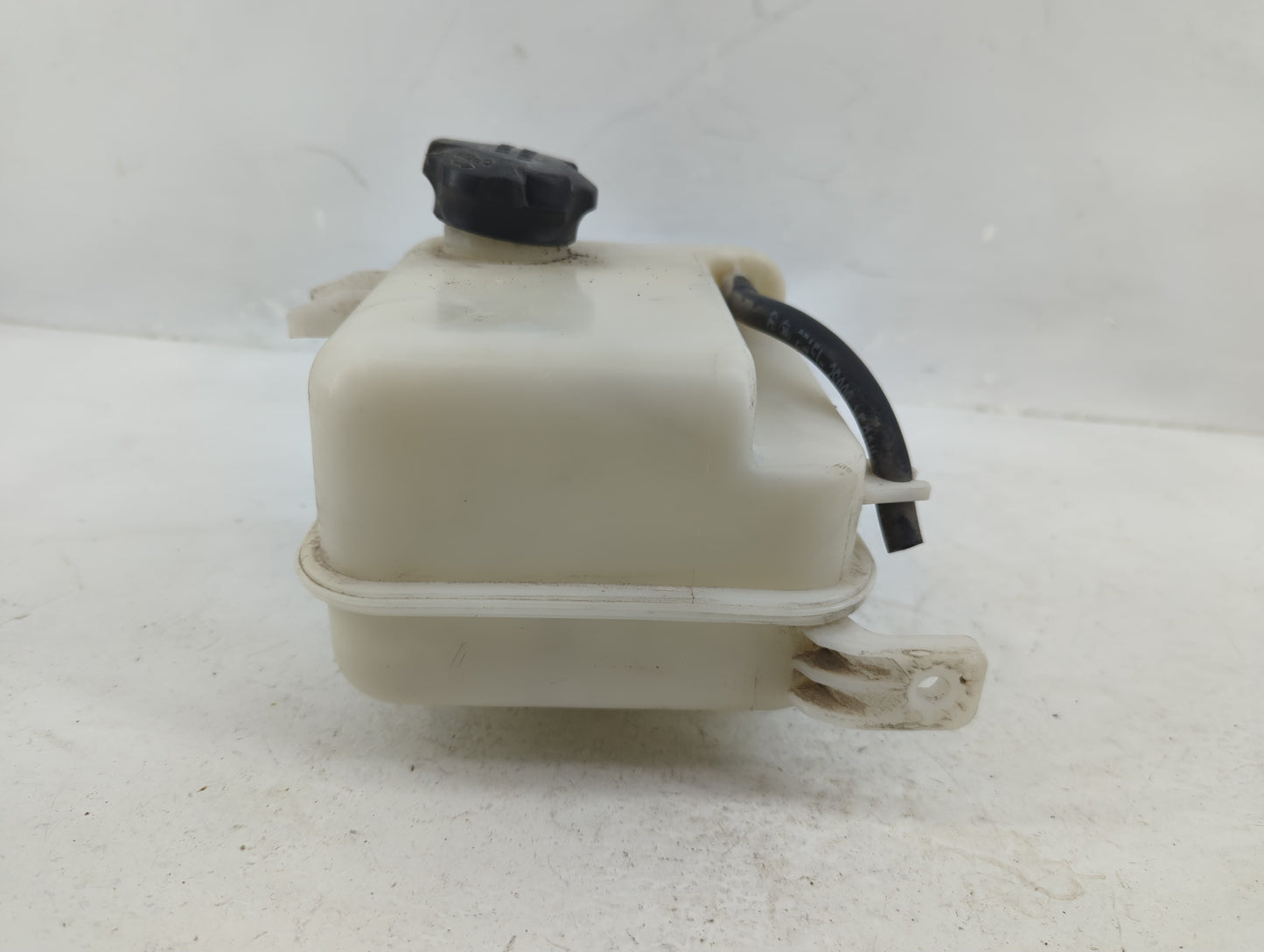 2011-2013 Kia Sportage Radiator Coolant Overflow Expansion Tank Bottle - Oemusedautoparts1.com