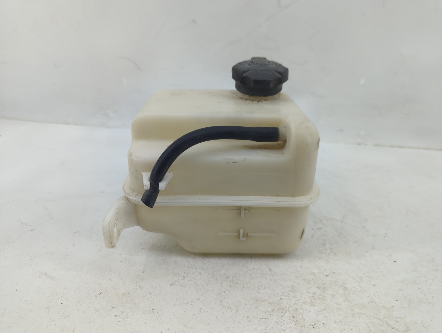 2011-2013 Kia Sportage Radiator Coolant Overflow Expansion Tank Bottle - Oemusedautoparts1.com
