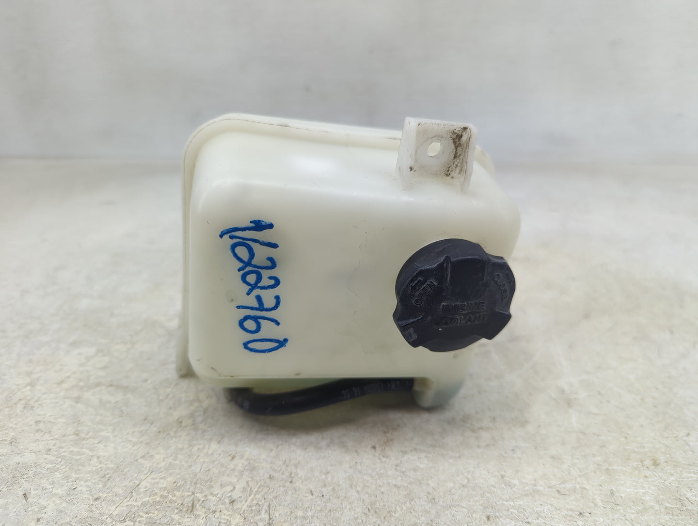 2011-2013 Kia Sportage Radiator Coolant Overflow Expansion Tank Bottle - Oemusedautoparts1.com