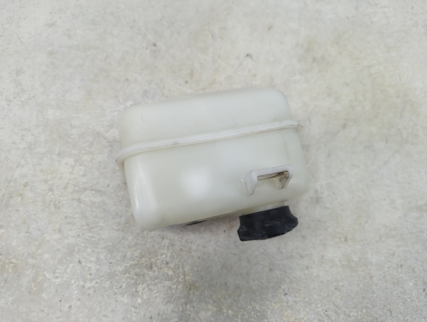 2011-2013 Kia Sportage Radiator Coolant Overflow Expansion Tank Bottle - Oemusedautoparts1.com