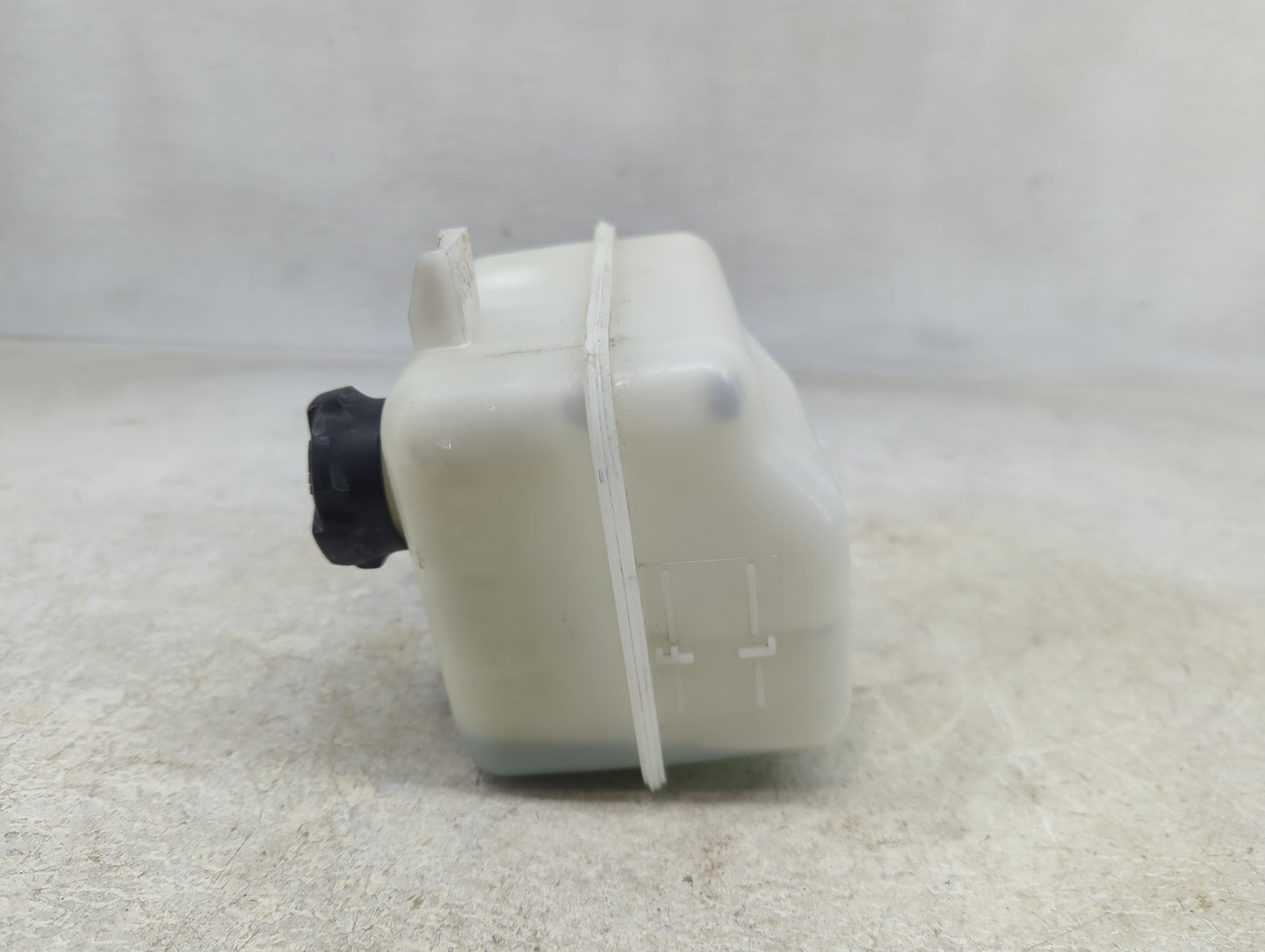 2011-2013 Kia Sportage Radiator Coolant Overflow Expansion Tank Bottle - Oemusedautoparts1.com