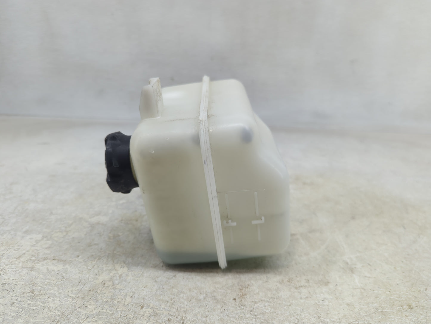 2011-2013 Kia Sportage Radiator Coolant Overflow Expansion Tank Bottle - Oemusedautoparts1.com