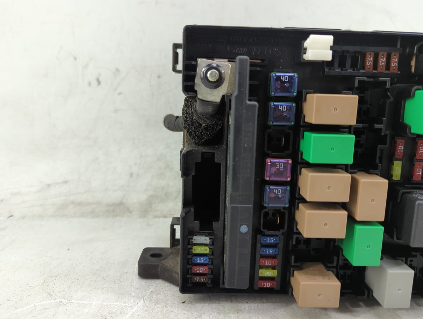 2011-2013 Kia Sportage Fusebox Fuse Box Panel Relay Module P/N:914123W673 Fits Fits 2011 2012 2013 OEM Used Auto Parts - Oem