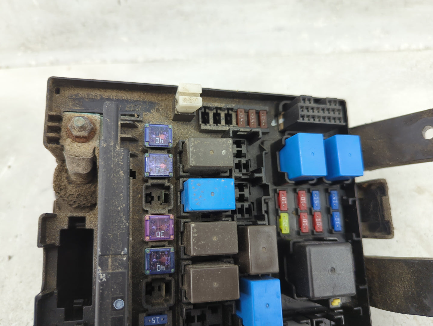 2011-2013 Kia Sportage Fusebox Fuse Box Panel Relay Module Fits Fits 2011 2012 2013 OEM Used Auto Parts - Oemusedautoparts1.
