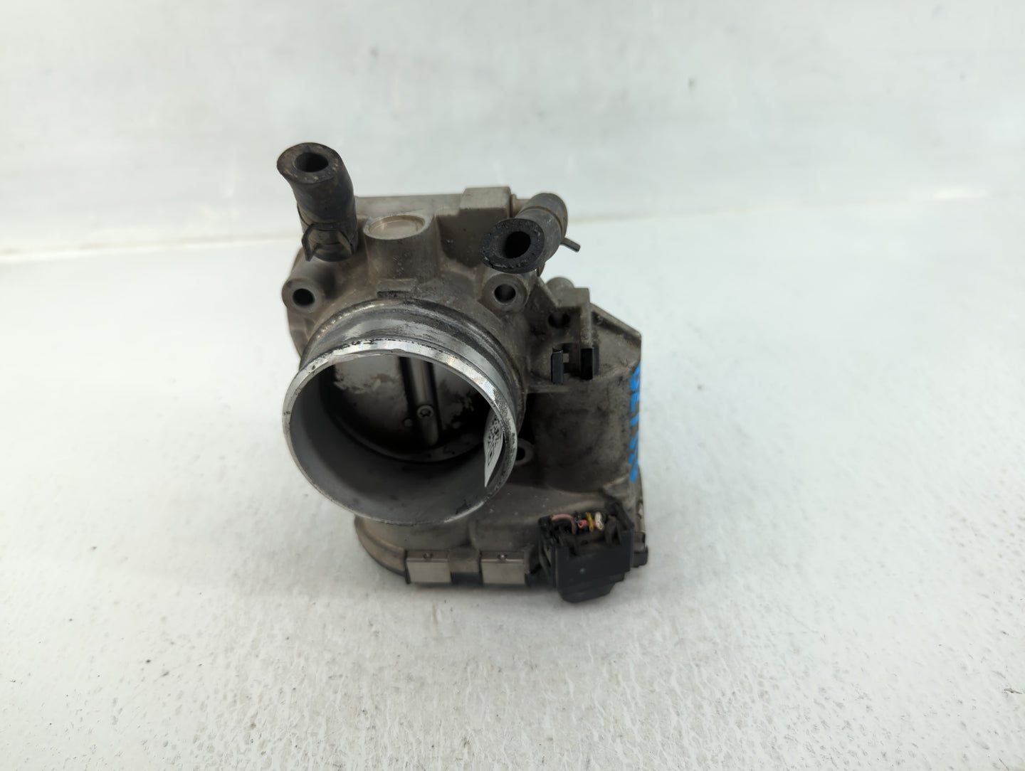 2011-2013 Kia Sportage Throttle Body P/N:35100-25400 Fits Fits 2006 2007 2008 2009 2010 2011 2012 2013 OEM Used Auto Parts -