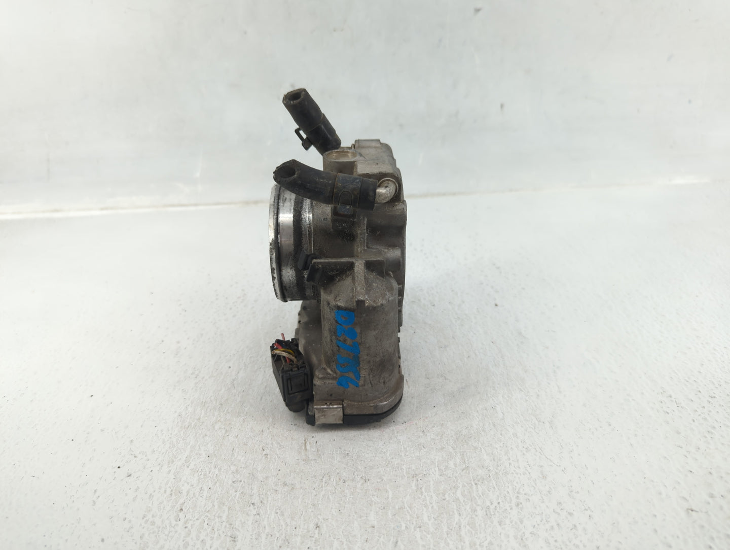 2011-2013 Kia Sportage Throttle Body P/N:35100-25400 Fits Fits 2006 2007 2008 2009 2010 2011 2012 2013 OEM Used Auto Parts -