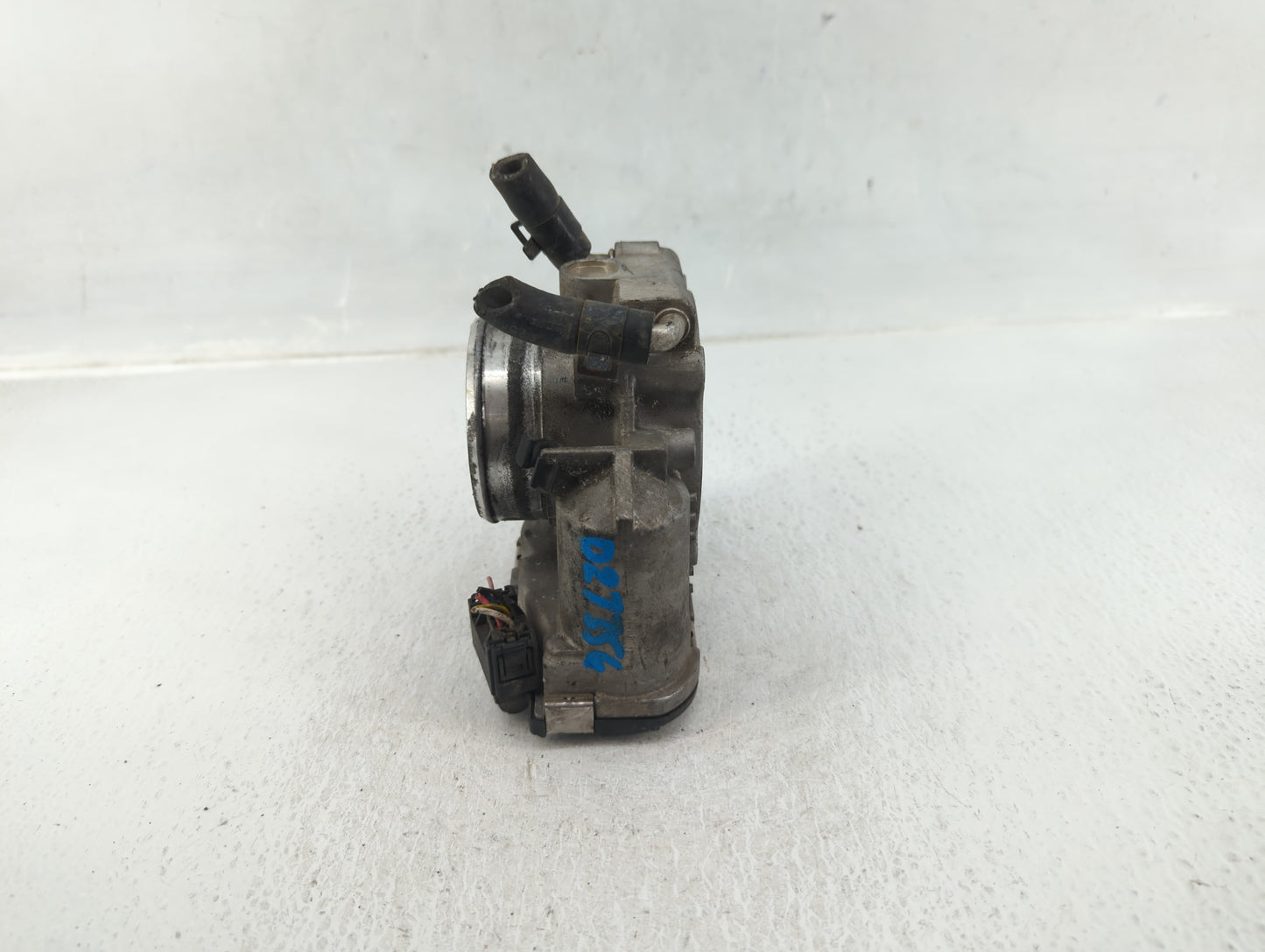 2011-2013 Kia Sportage Throttle Body P/N:35100-25400 Fits Fits 2006 2007 2008 2009 2010 2011 2012 2013 OEM Used Auto Parts -