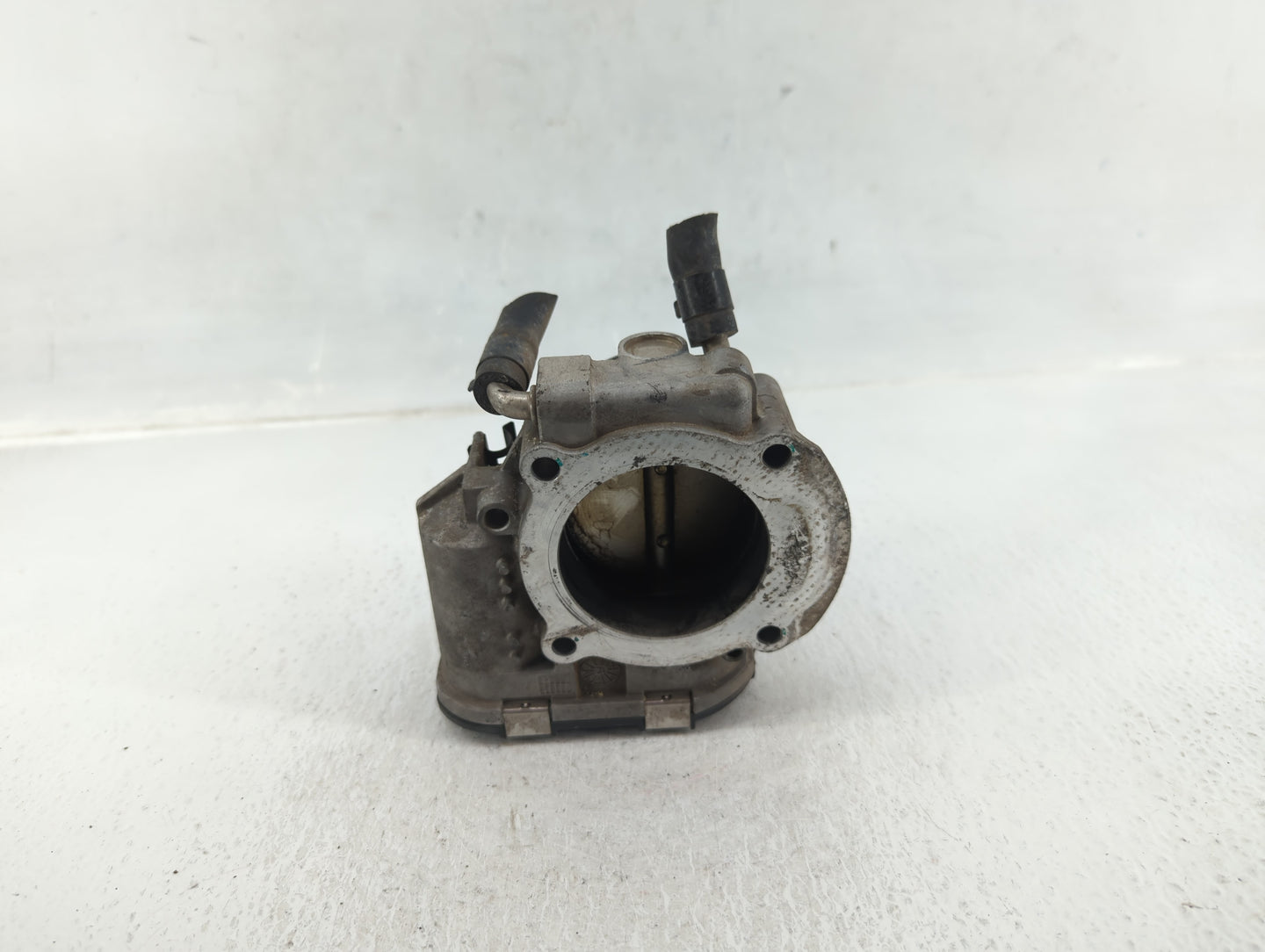 2011-2013 Kia Sportage Throttle Body P/N:35100-25400 Fits Fits 2006 2007 2008 2009 2010 2011 2012 2013 OEM Used Auto Parts -