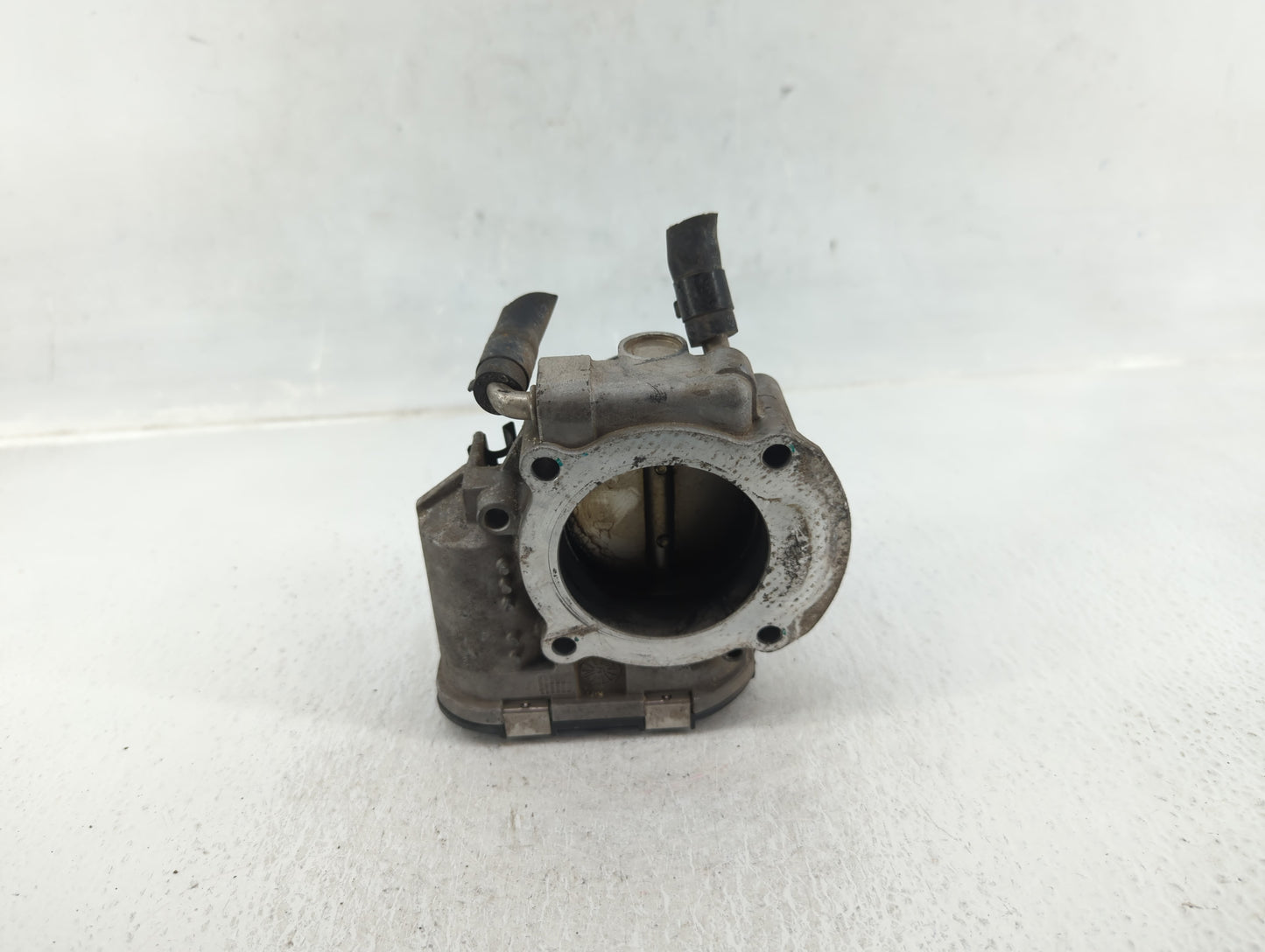 2011-2013 Kia Sportage Throttle Body P/N:35100-25400 Fits Fits 2006 2007 2008 2009 2010 2011 2012 2013 OEM Used Auto Parts -