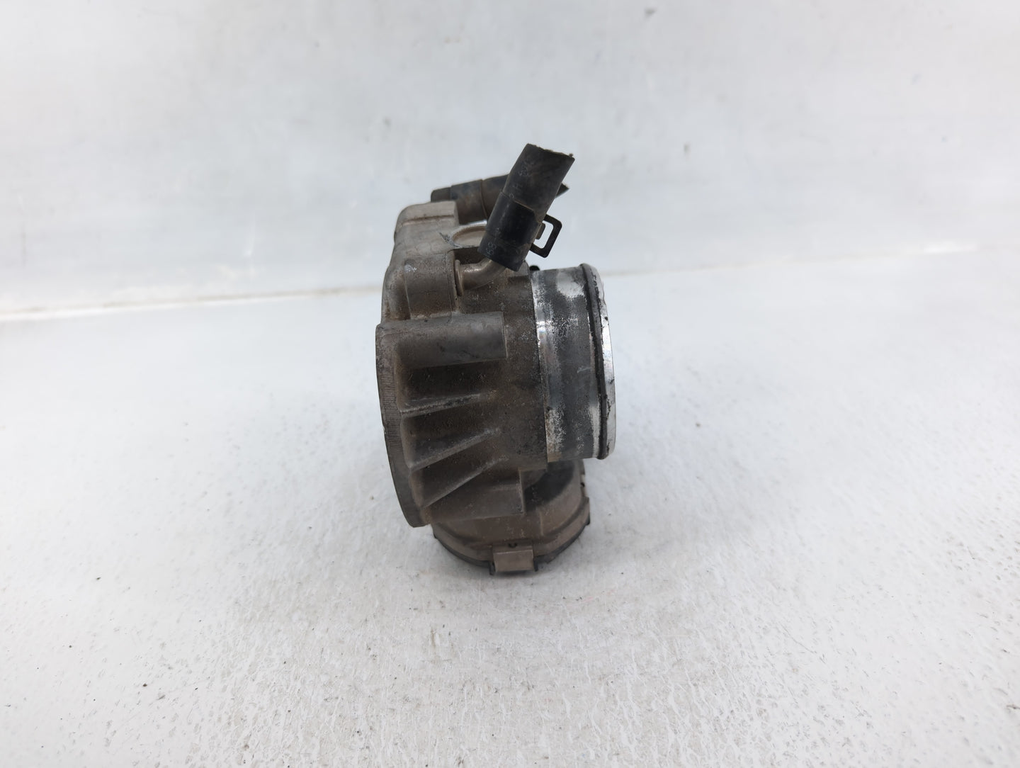2011-2013 Kia Sportage Throttle Body P/N:35100-25400 Fits Fits 2006 2007 2008 2009 2010 2011 2012 2013 OEM Used Auto Parts -