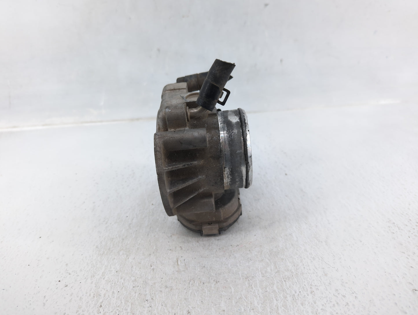 2011-2013 Kia Sportage Throttle Body P/N:35100-25400 Fits Fits 2006 2007 2008 2009 2010 2011 2012 2013 OEM Used Auto Parts -