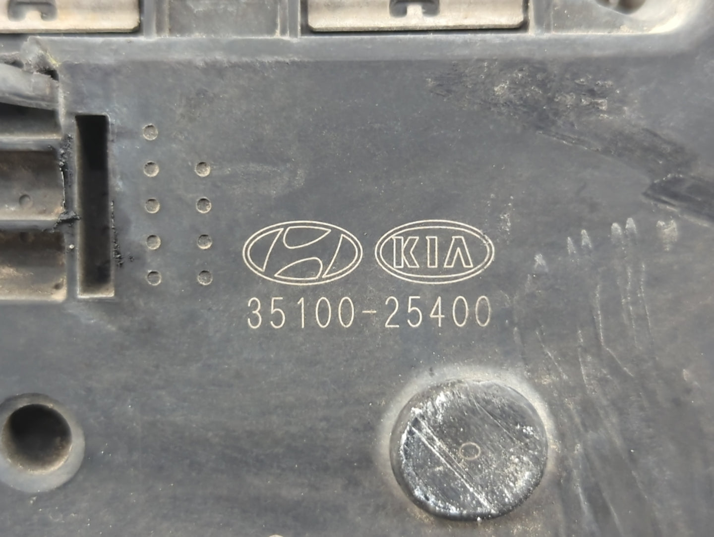 2011-2013 Kia Sportage Throttle Body P/N:35100-25400 Fits Fits 2006 2007 2008 2009 2010 2011 2012 2013 OEM Used Auto Parts -