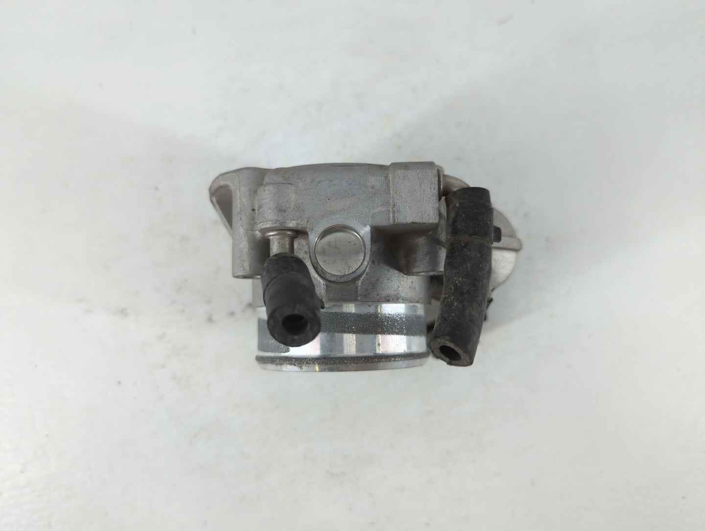 2011-2013 Kia Sportage Throttle Body P/N:35100-25400 Fits Fits 2006 2007 2008 2009 2010 2011 2012 2013 OEM Used Auto Parts -