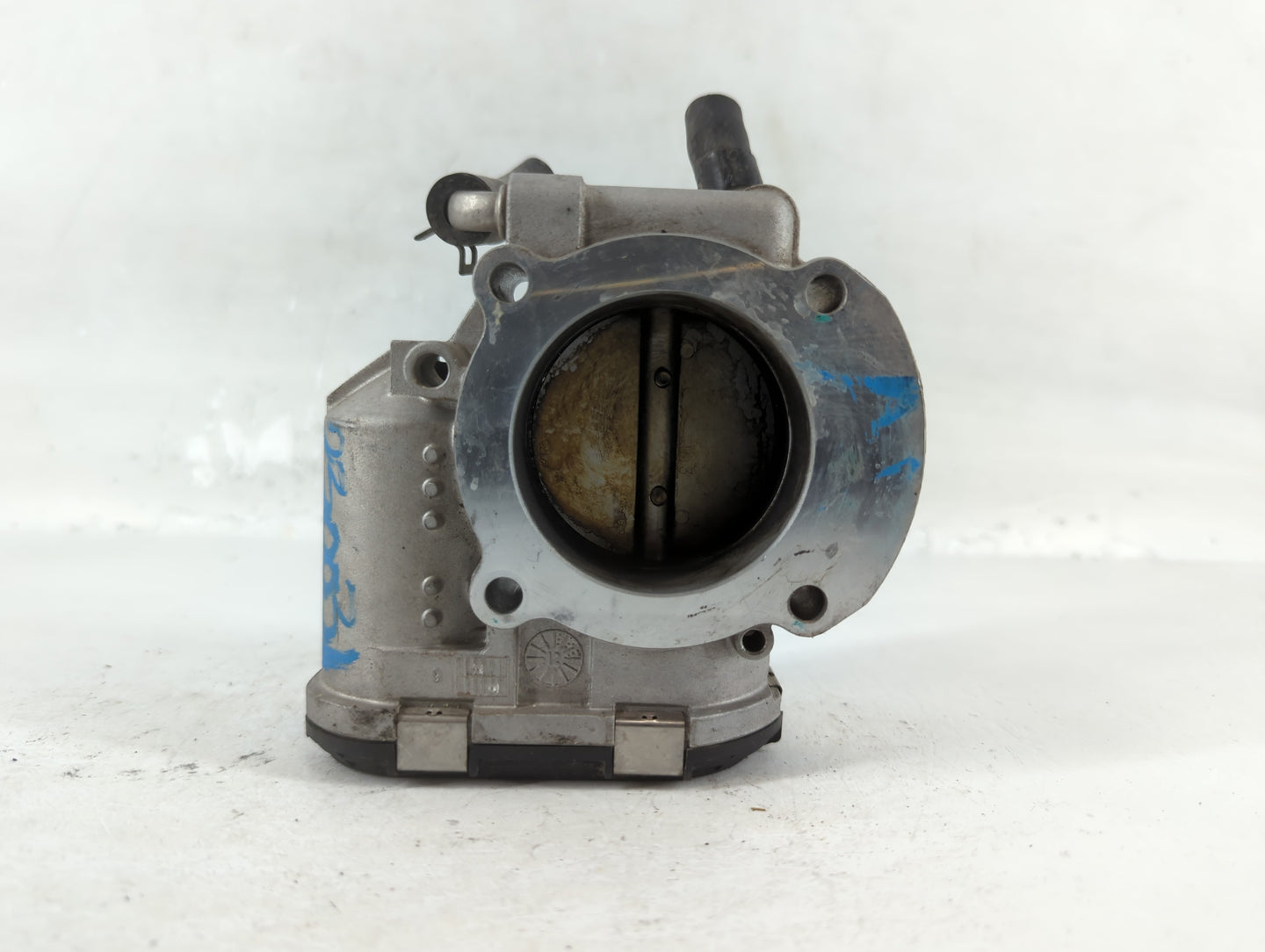 2011-2013 Kia Sportage Throttle Body P/N:35100-25400 Fits Fits 2006 2007 2008 2009 2010 2011 2012 2013 OEM Used Auto Parts -