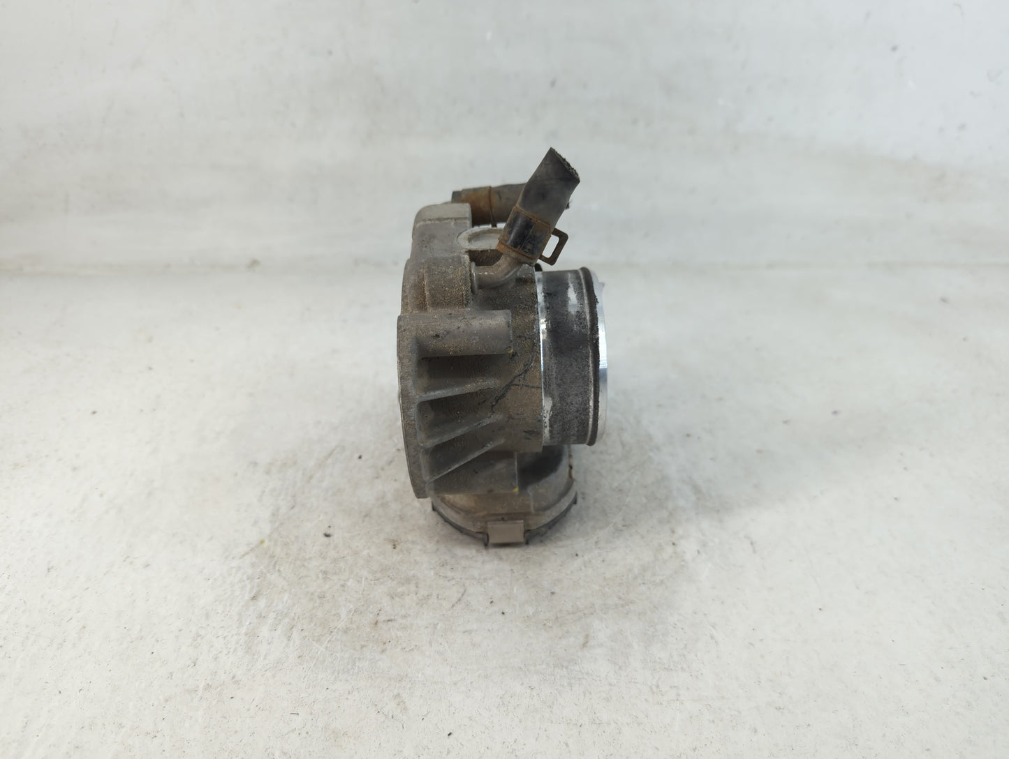2011-2013 Kia Sportage Throttle Body P/N:35100-25400 Fits Fits 2006 2007 2008 2009 2010 2011 2012 2013 OEM Used Auto Parts -