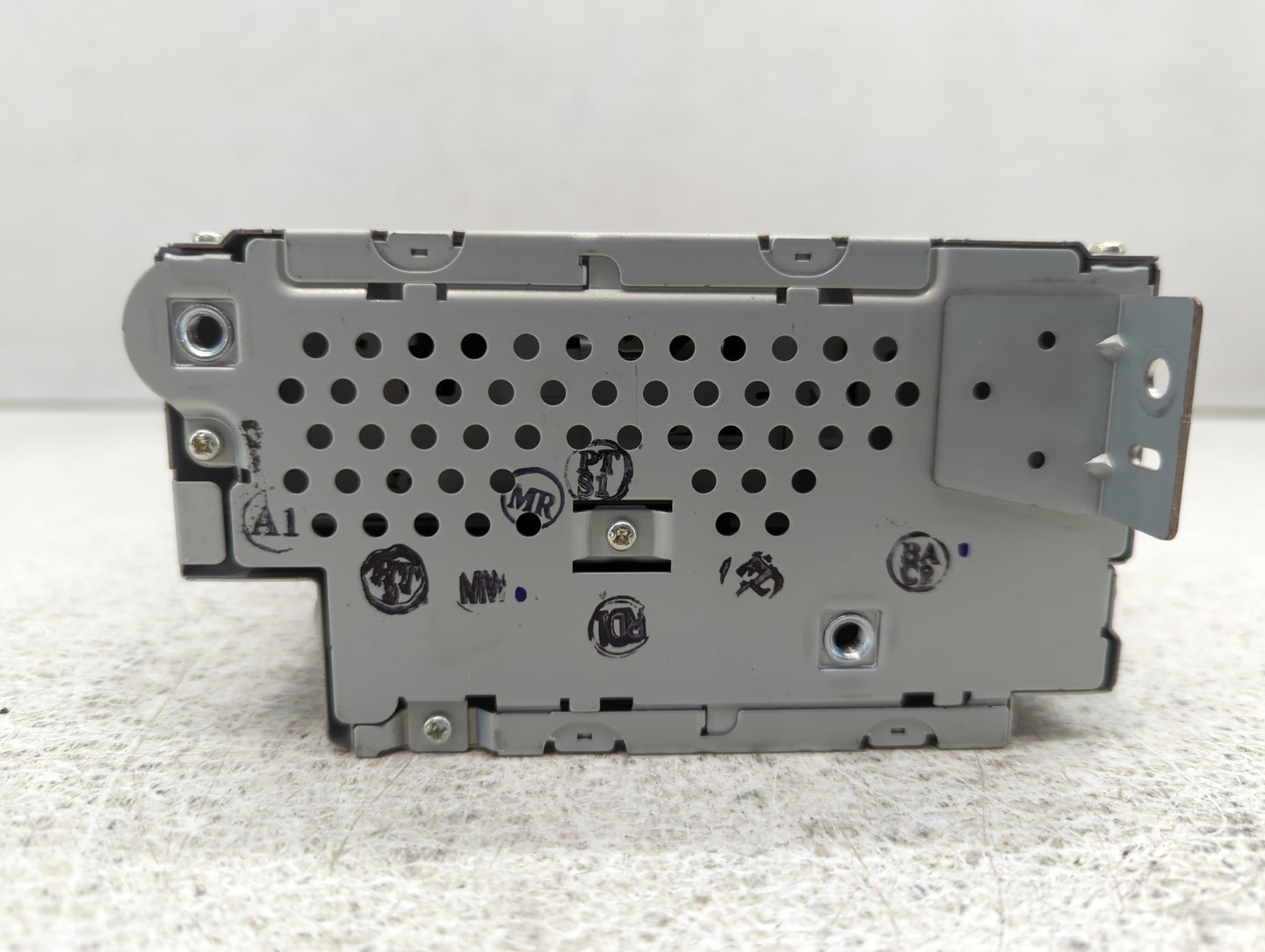 2008-2012 Land Rover Lr2 Radio AM FM Cd Player Receiver Replacement P/N:7G9N-18C815-TB Fits Fits 2008 2009 2010 2011 2012 20