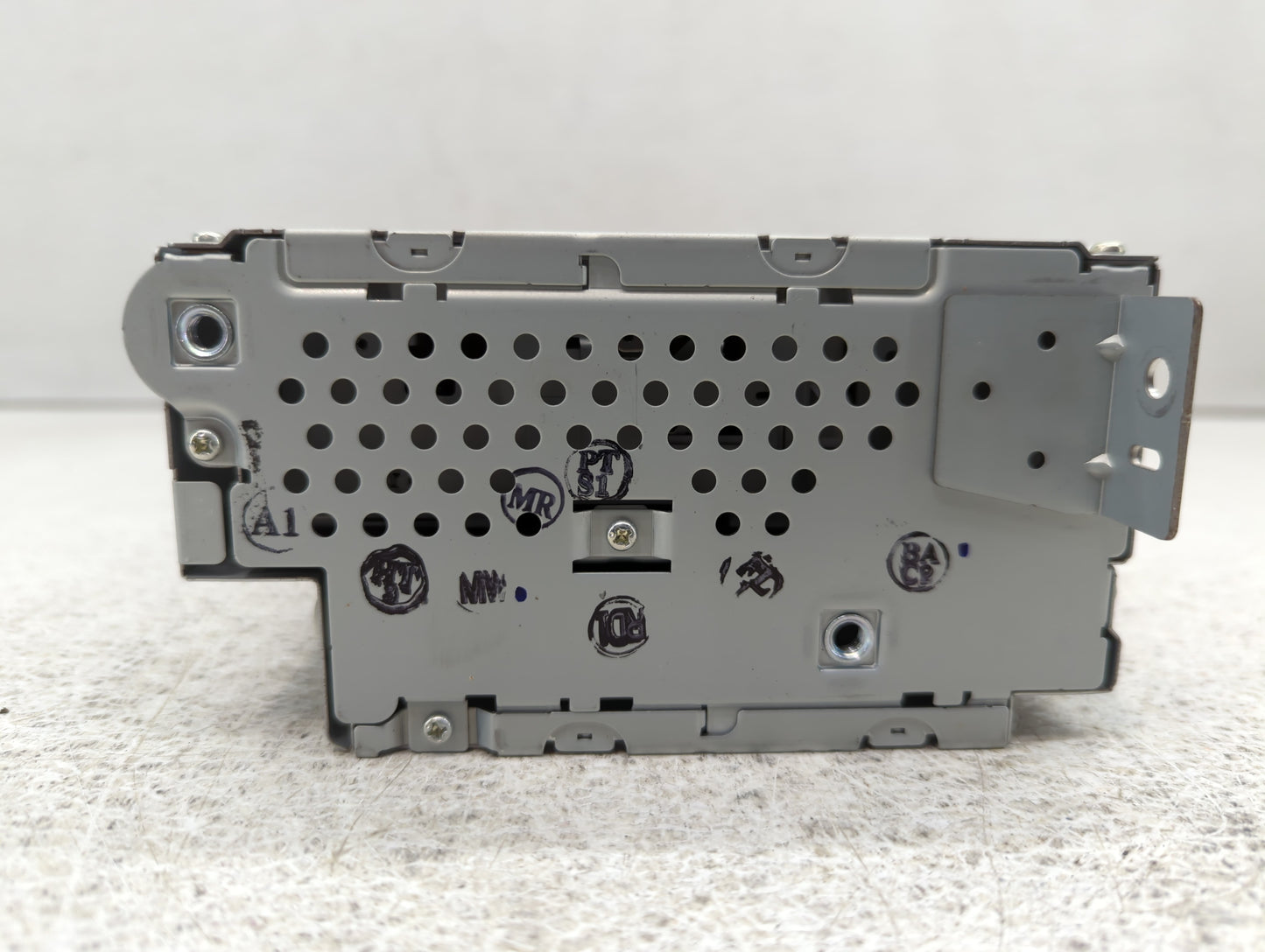 2008-2012 Land Rover Lr2 Radio AM FM Cd Player Receiver Replacement P/N:7G9N-18C815-TB Fits Fits 2008 2009 2010 2011 2012 20