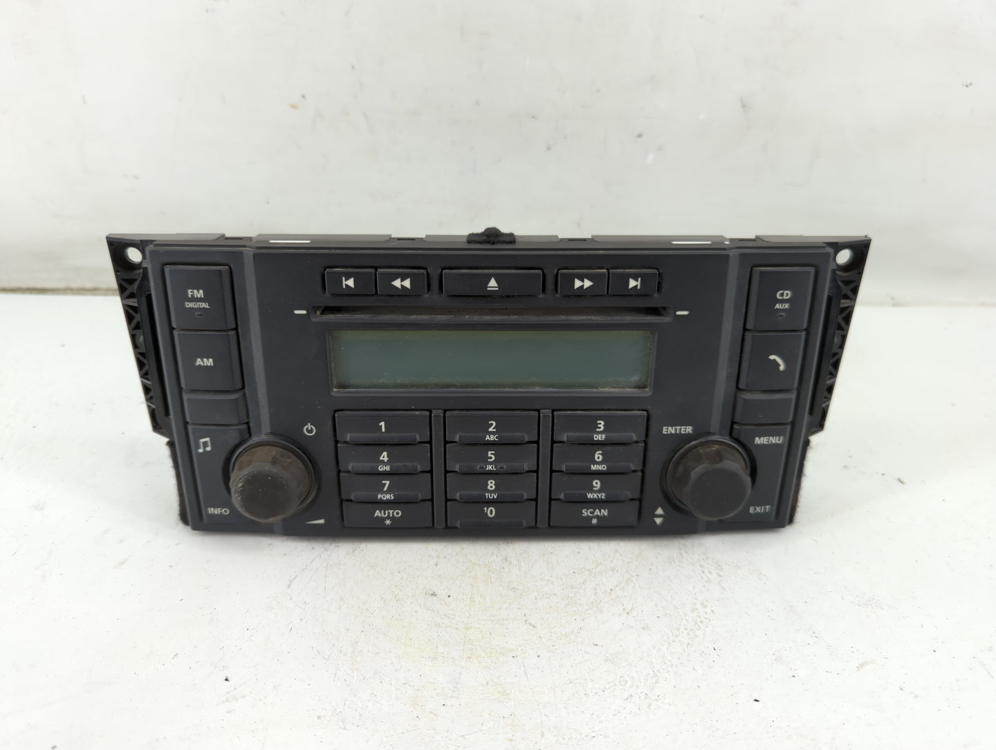 2011-2012 Land Rover Lr2 Radio AM FM Cd Player Receiver Replacement P/N:6H52-18845-AC Fits Fits 2011 2012 OEM Used Auto Part