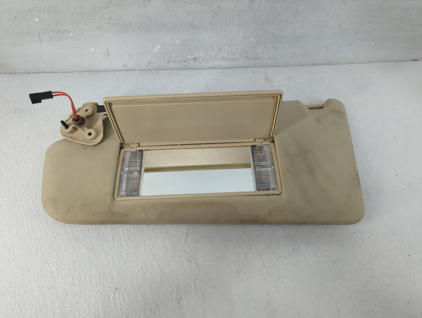 2010-2012 Land Rover Range Rover Sun Visor Shade Replacement Driver Left Mirror Fits Fits 2010 2011 2012 OEM Used Auto Parts