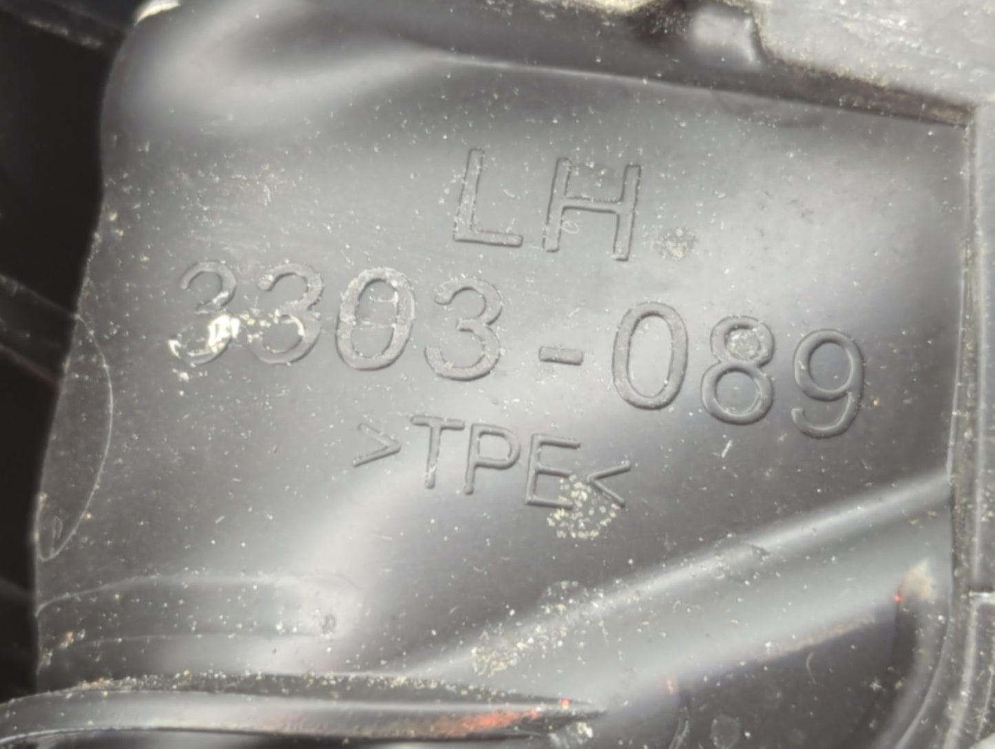 2010-2012 Land Rover Range Rover Driver Side View Mirror - Left Door Mirror OEM Used - Oemusedautoparts1.com