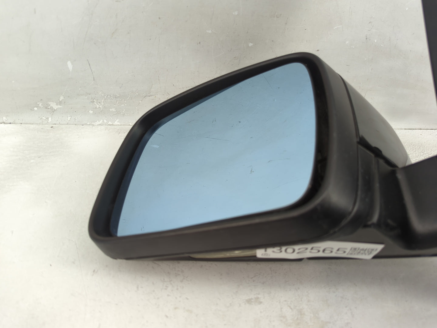 2010-2012 Land Rover Range Rover Driver Side View Mirror - Left Door Mirror OEM Used - Oemusedautoparts1.com