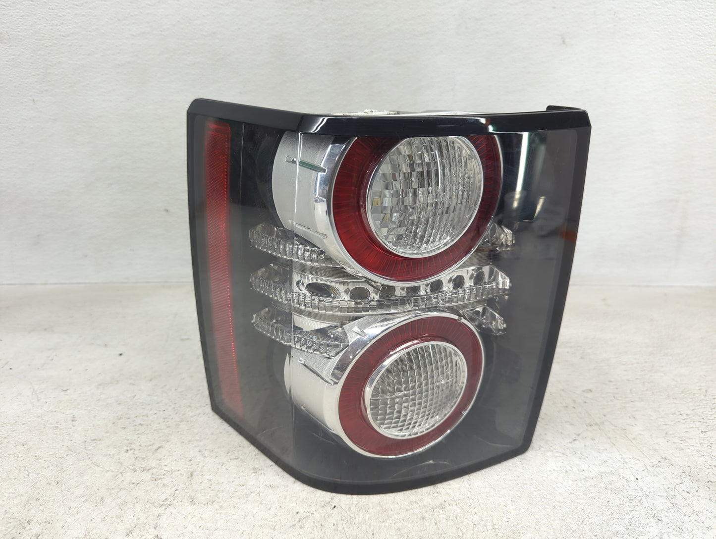 2012 Land Rover Range Rover Tail Light Assembly Driver Left OEM P/N:BAM8F2615 Fits OEM Used Auto Parts - Oemusedautoparts1.c